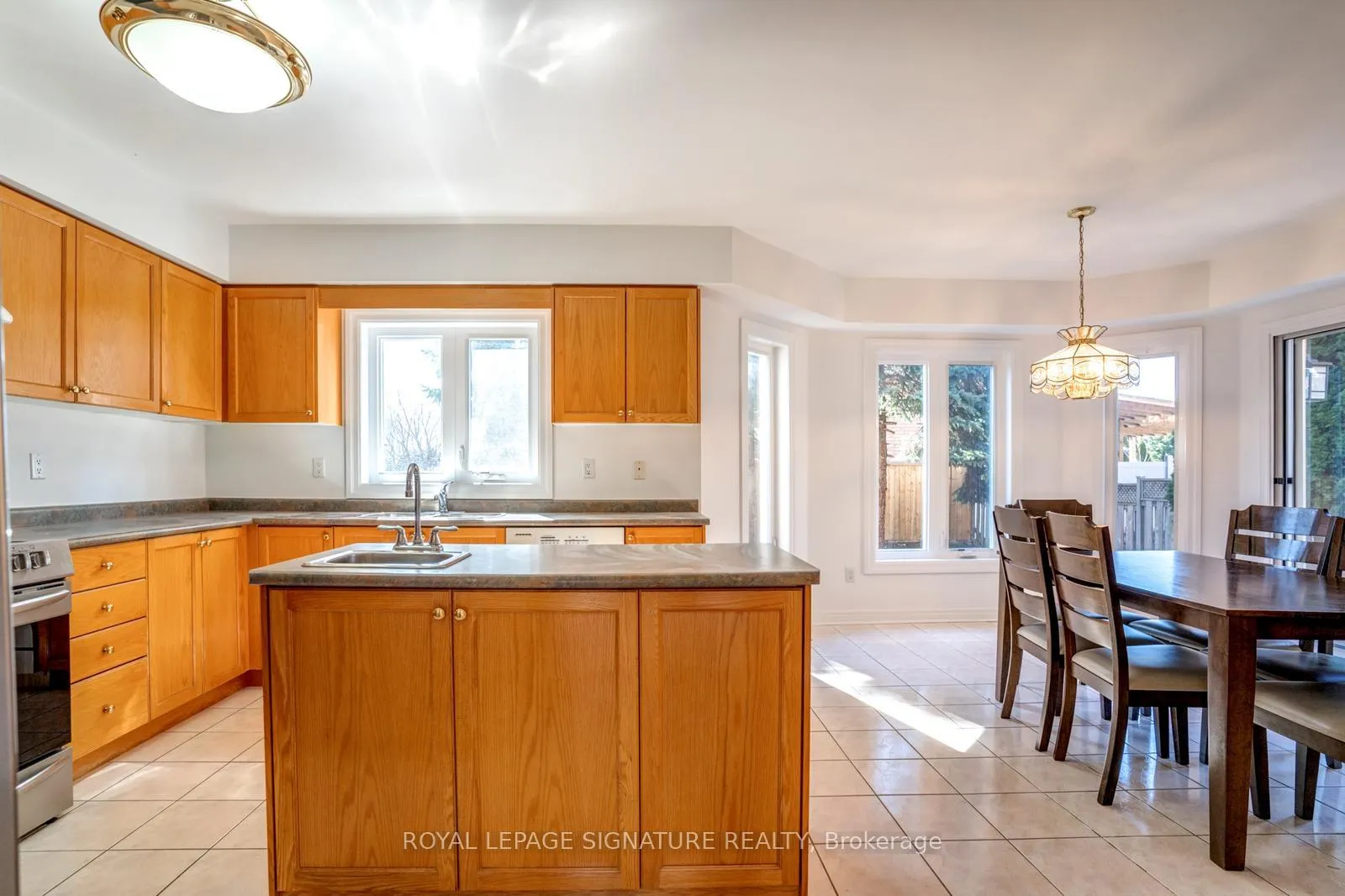 Photo 14 of 57 Song Bird Drive, Markham, Rouge Fairways — HOMEH