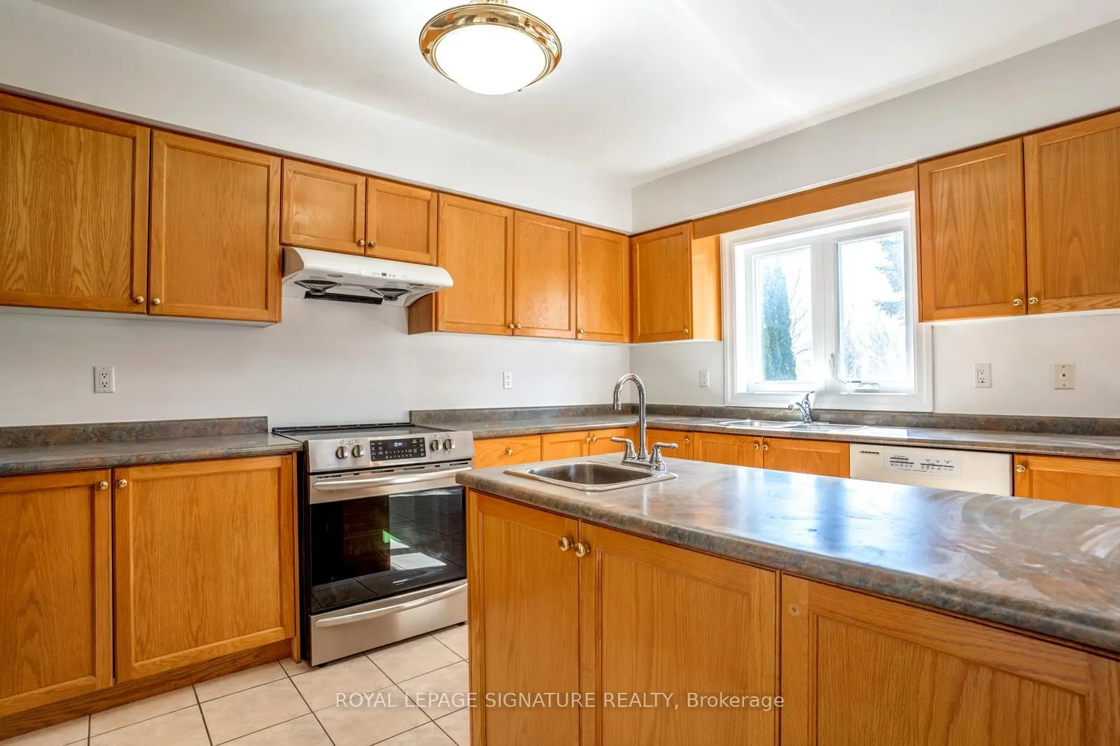 Photo 15 of 57 Song Bird Drive, Markham, Rouge Fairways — HOMEH