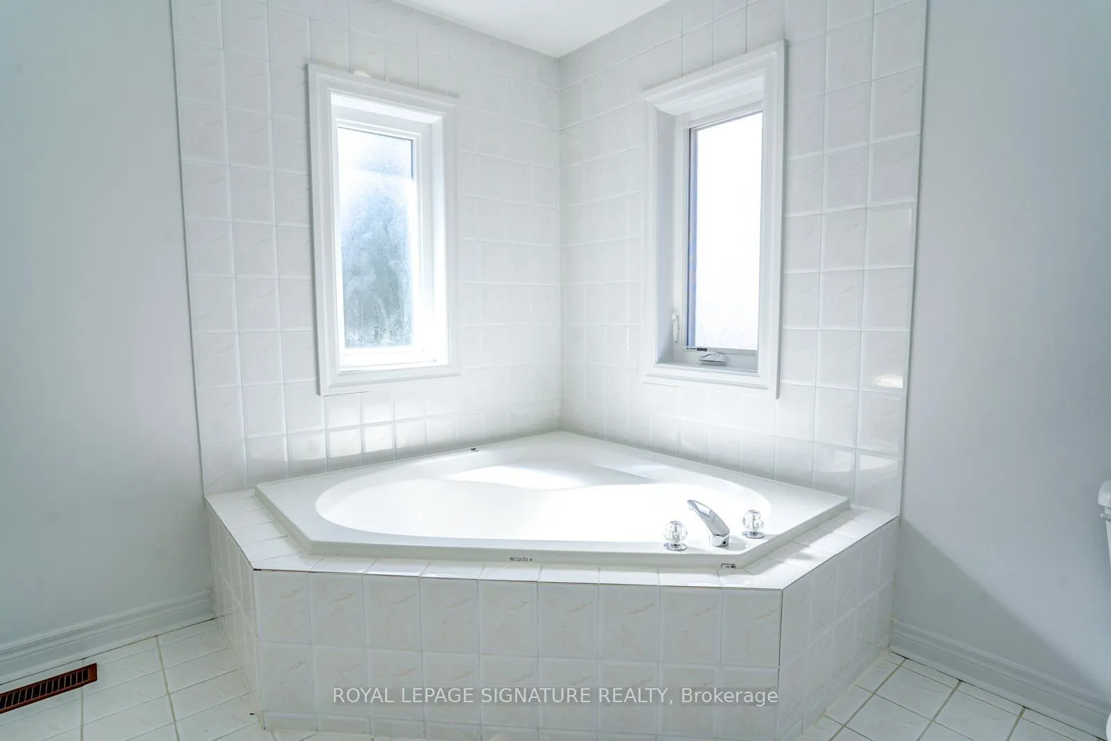 Photo 33 of 57 Song Bird Drive, Markham, Rouge Fairways — HOMEH