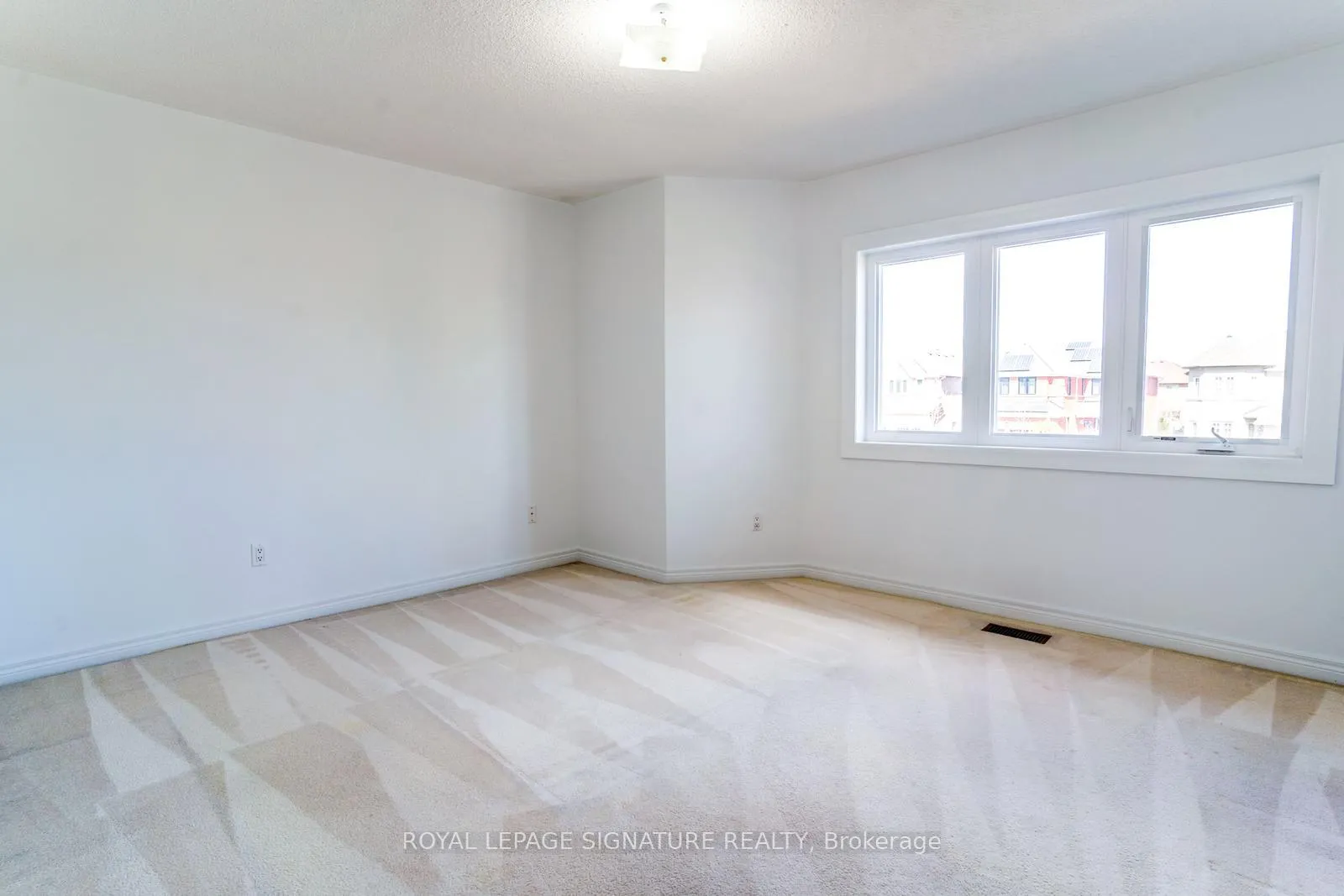 Photo 34 of 57 Song Bird Drive, Markham, Rouge Fairways — HOMEH