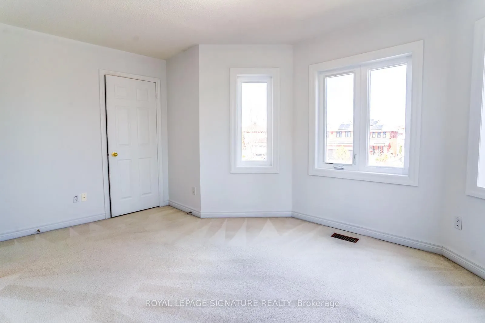 Photo 37 of 57 Song Bird Drive, Markham, Rouge Fairways — HOMEH