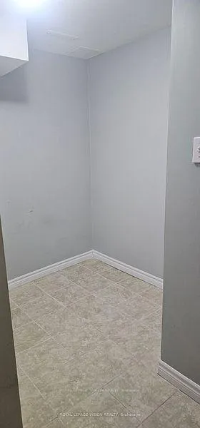 Photo 4 of Unit Lower, 738 Stonepath Circle, Pickering, Amberlea — HOMEH