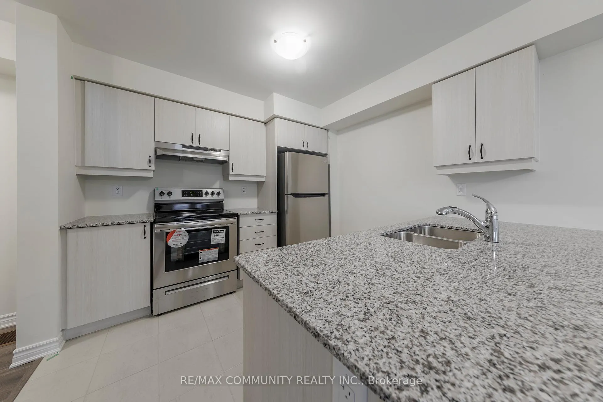 Photo 7 of 3356 Swordbill Street, Pickering, Rural Pickering — HOMEH