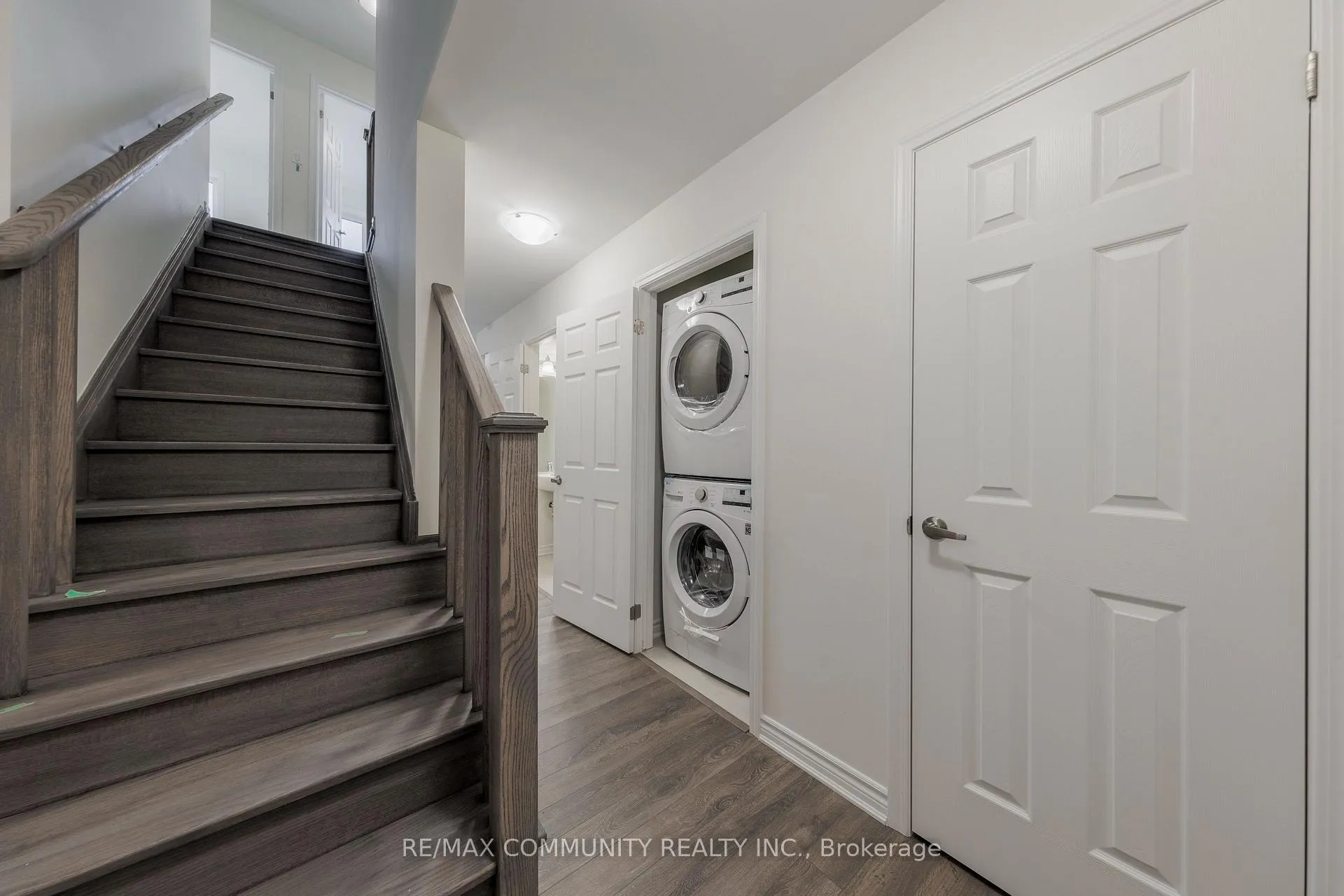 Photo 8 of 3356 Swordbill Street, Pickering, Rural Pickering — HOMEH