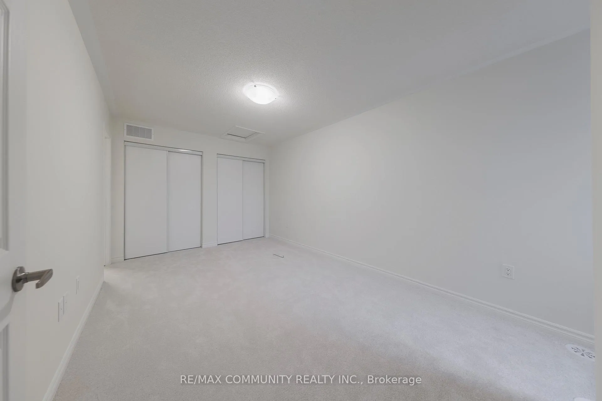 Photo 11 of 3356 Swordbill Street, Pickering, Rural Pickering — HOMEH