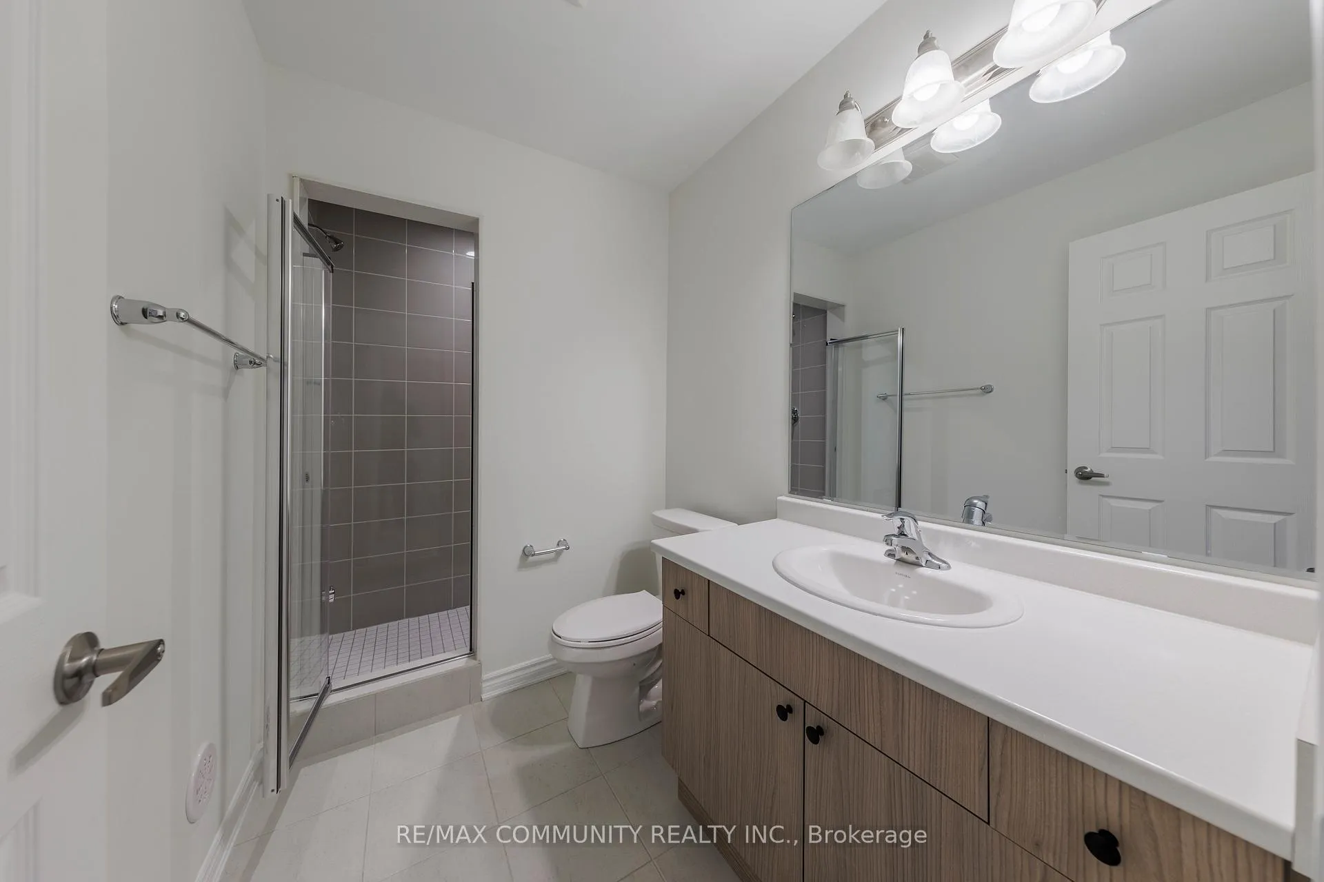 Photo 13 of 3356 Swordbill Street, Pickering, Rural Pickering — HOMEH
