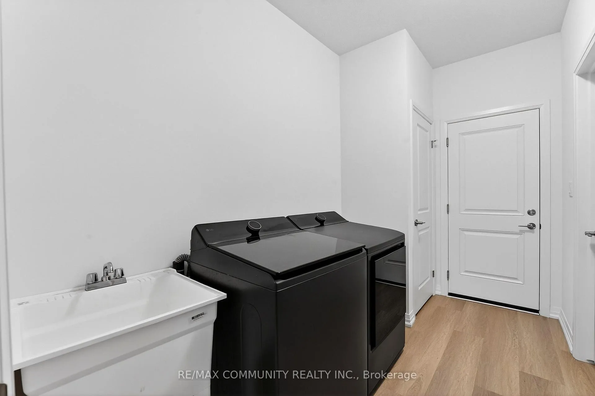 Photo 16 of 115 Westcott Road, Welland, West Welland — HOMEH