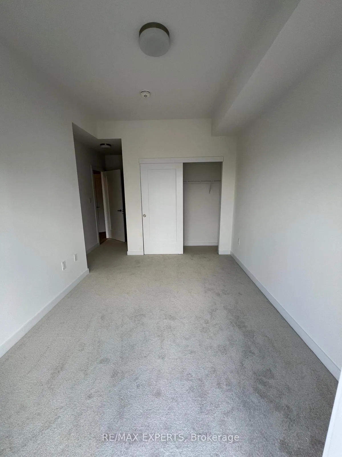 Photo 8 of 40 Palace Street, Kitchener — HOMEH