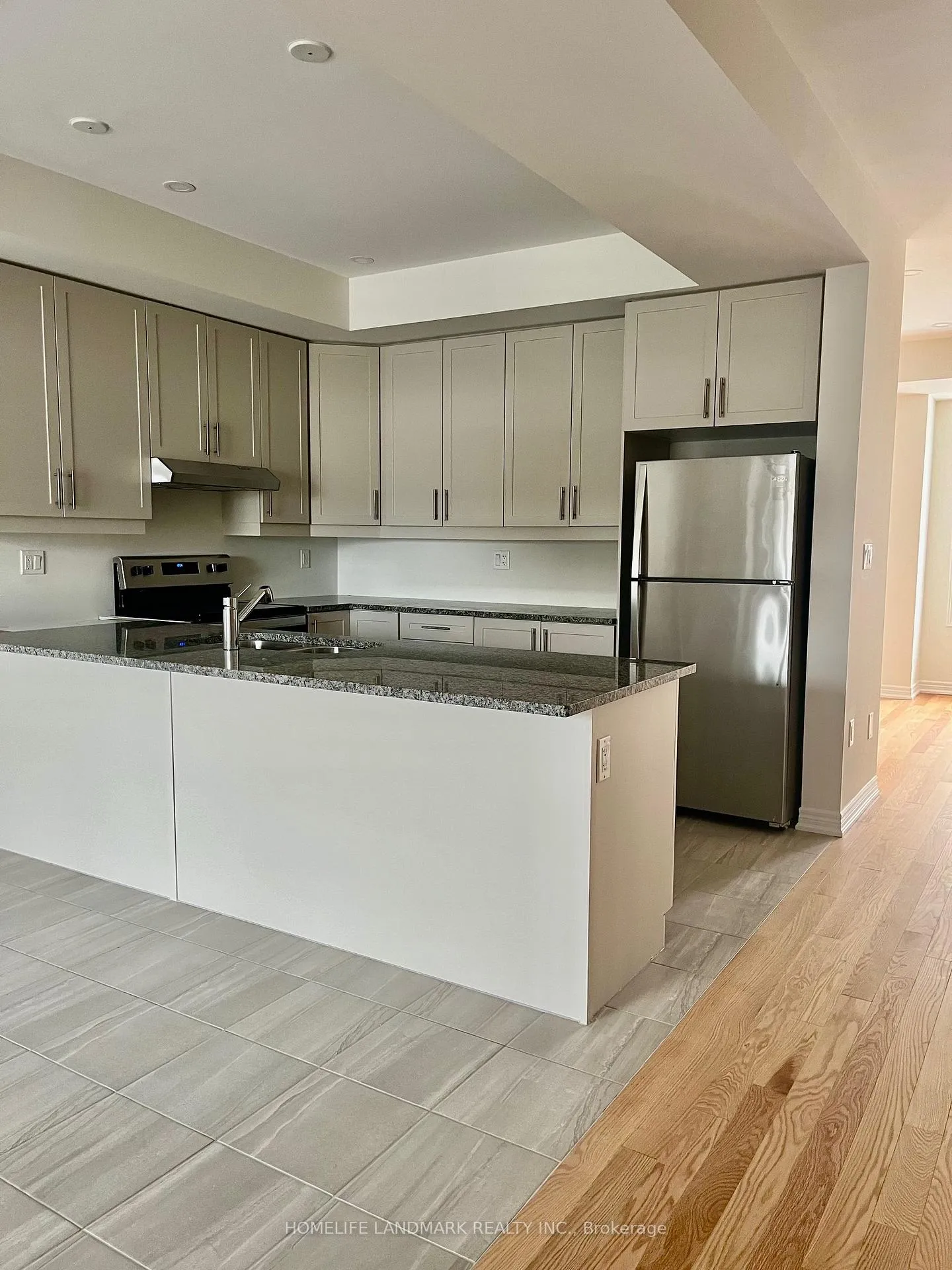 Photo 7 of 127 Air Dancer Crescent, Oshawa, Windfields — HOMEH