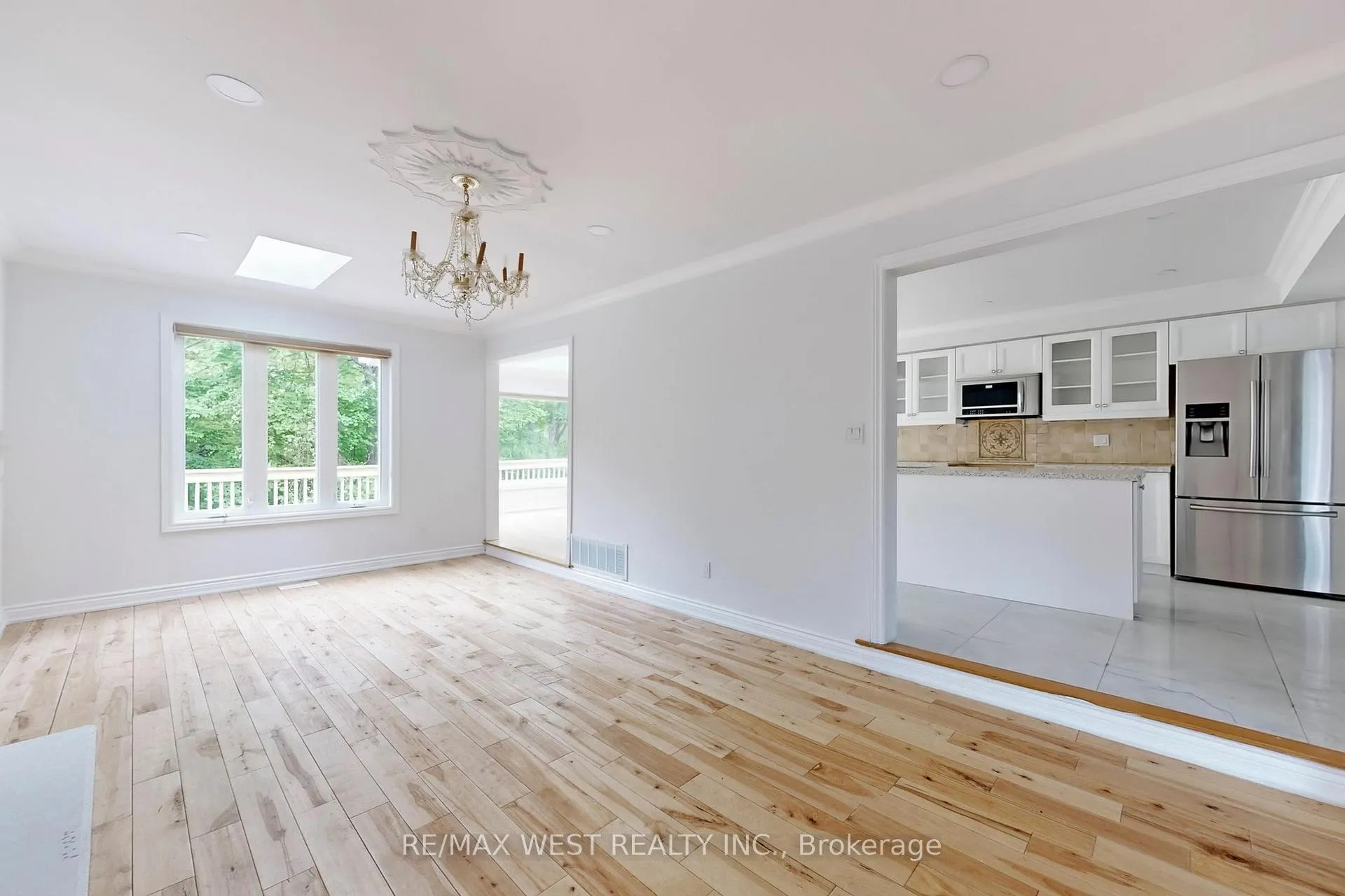 Photo 6 of 16 Prince Edward Boulevard, Markham, Thornlea — HOMEH