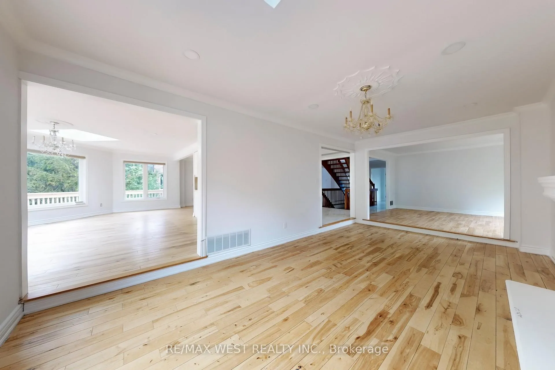 Photo 7 of 16 Prince Edward Boulevard, Markham, Thornlea — HOMEH