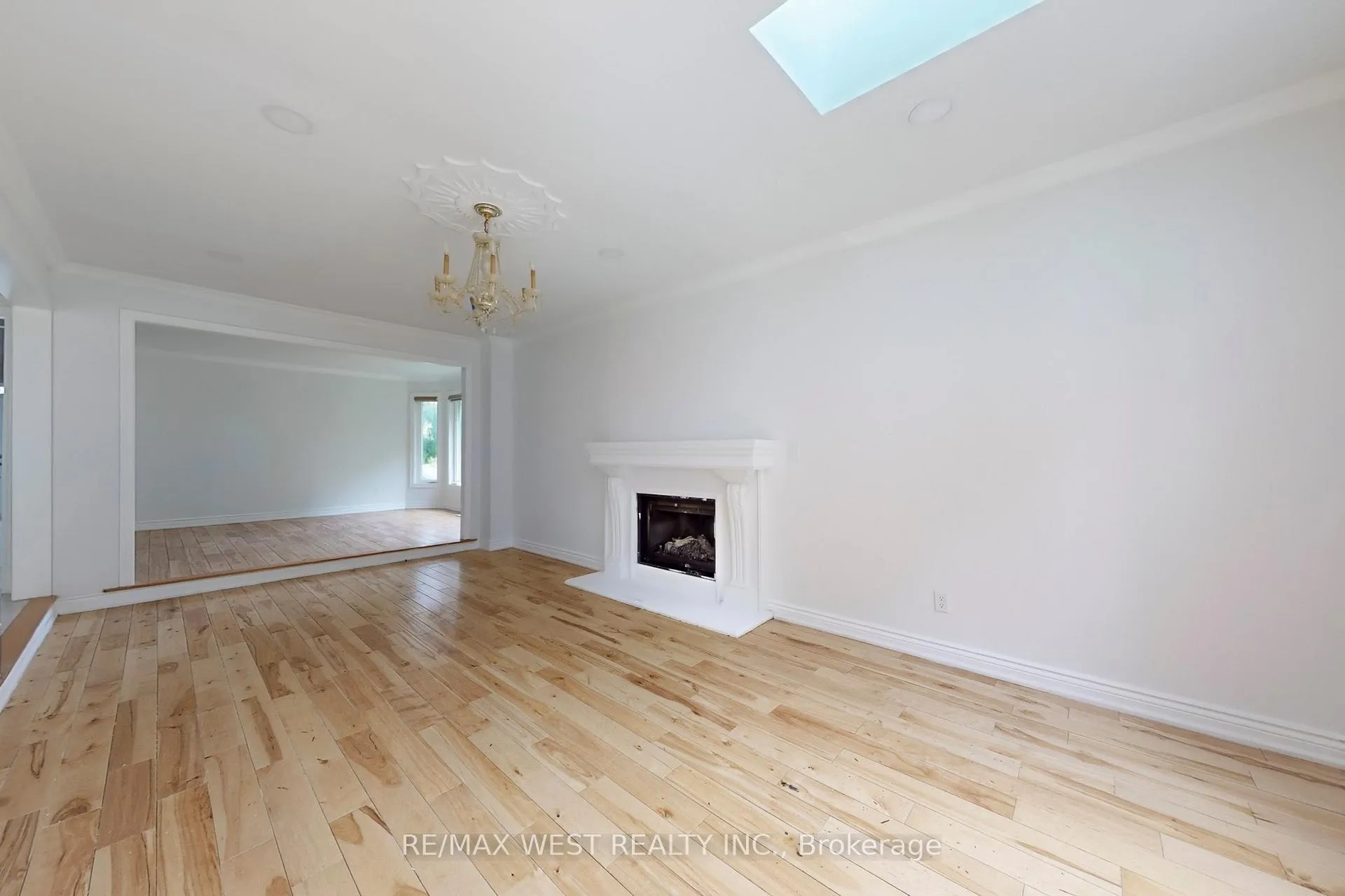 Photo 8 of 16 Prince Edward Boulevard, Markham, Thornlea — HOMEH