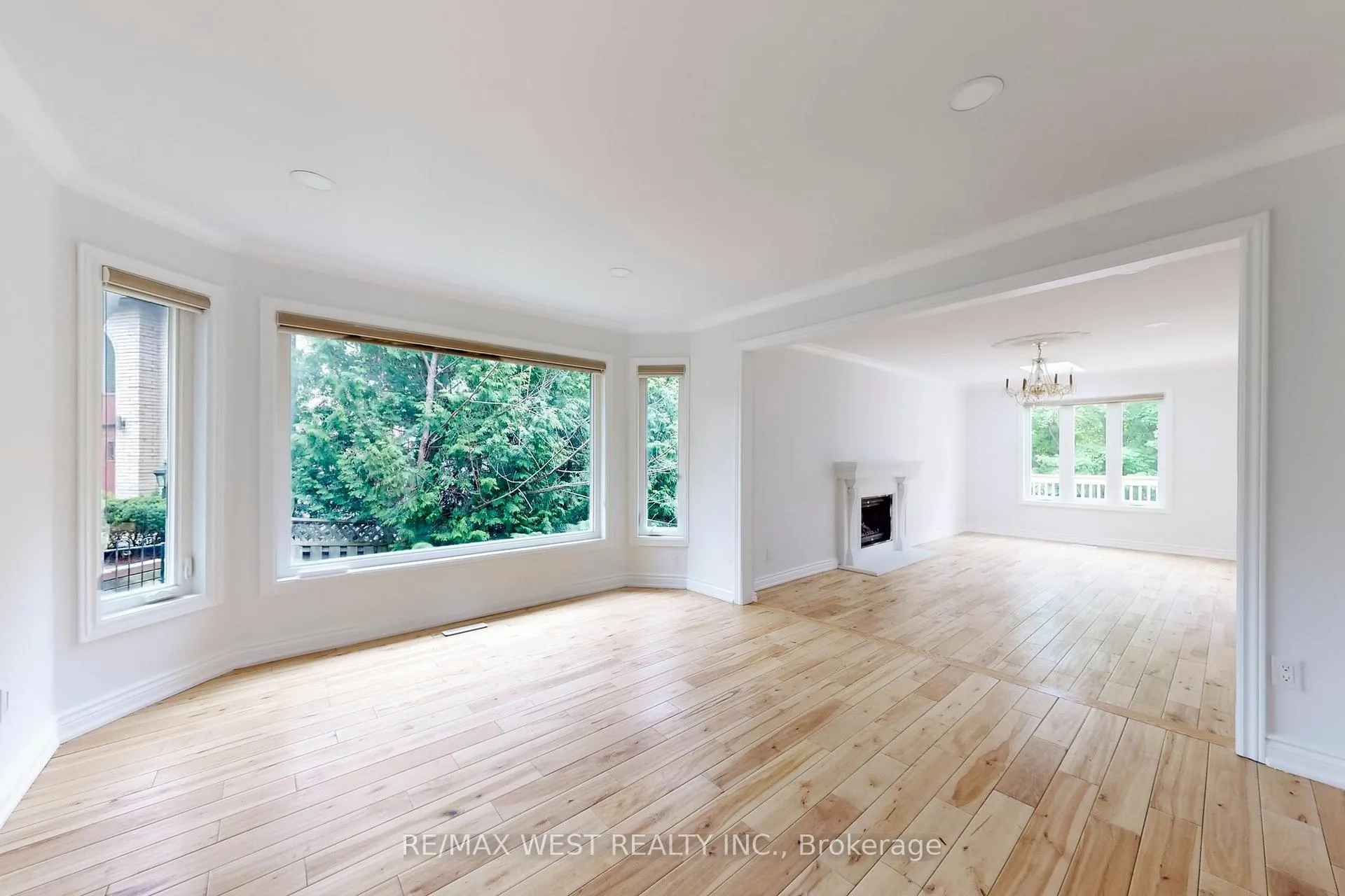 Photo 9 of 16 Prince Edward Boulevard, Markham, Thornlea — HOMEH
