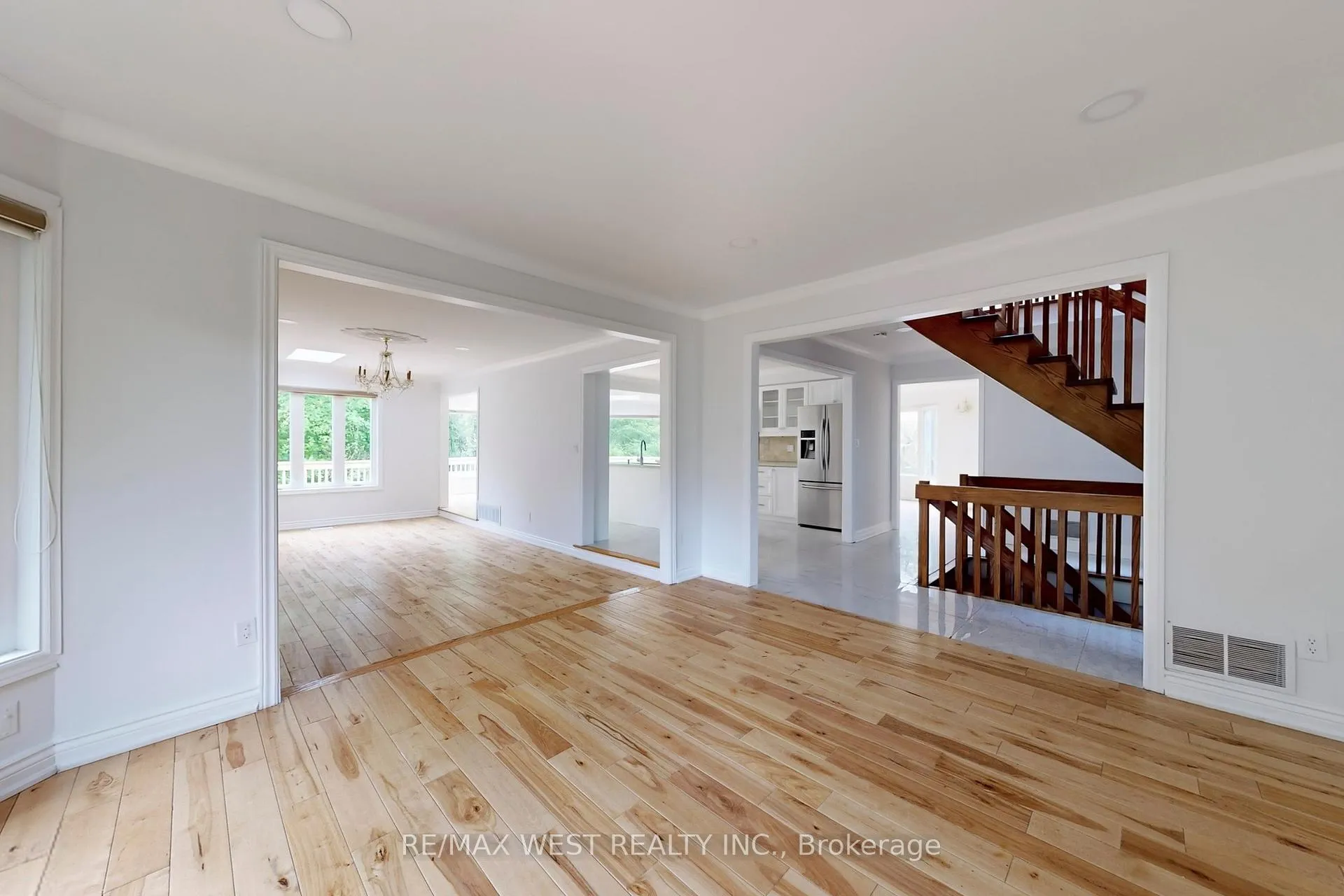 Photo 10 of 16 Prince Edward Boulevard, Markham, Thornlea — HOMEH