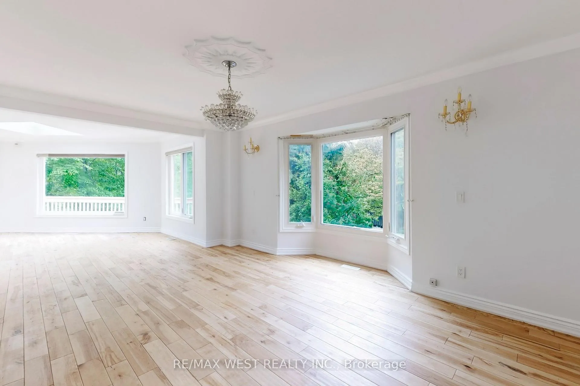 Photo 13 of 16 Prince Edward Boulevard, Markham, Thornlea — HOMEH