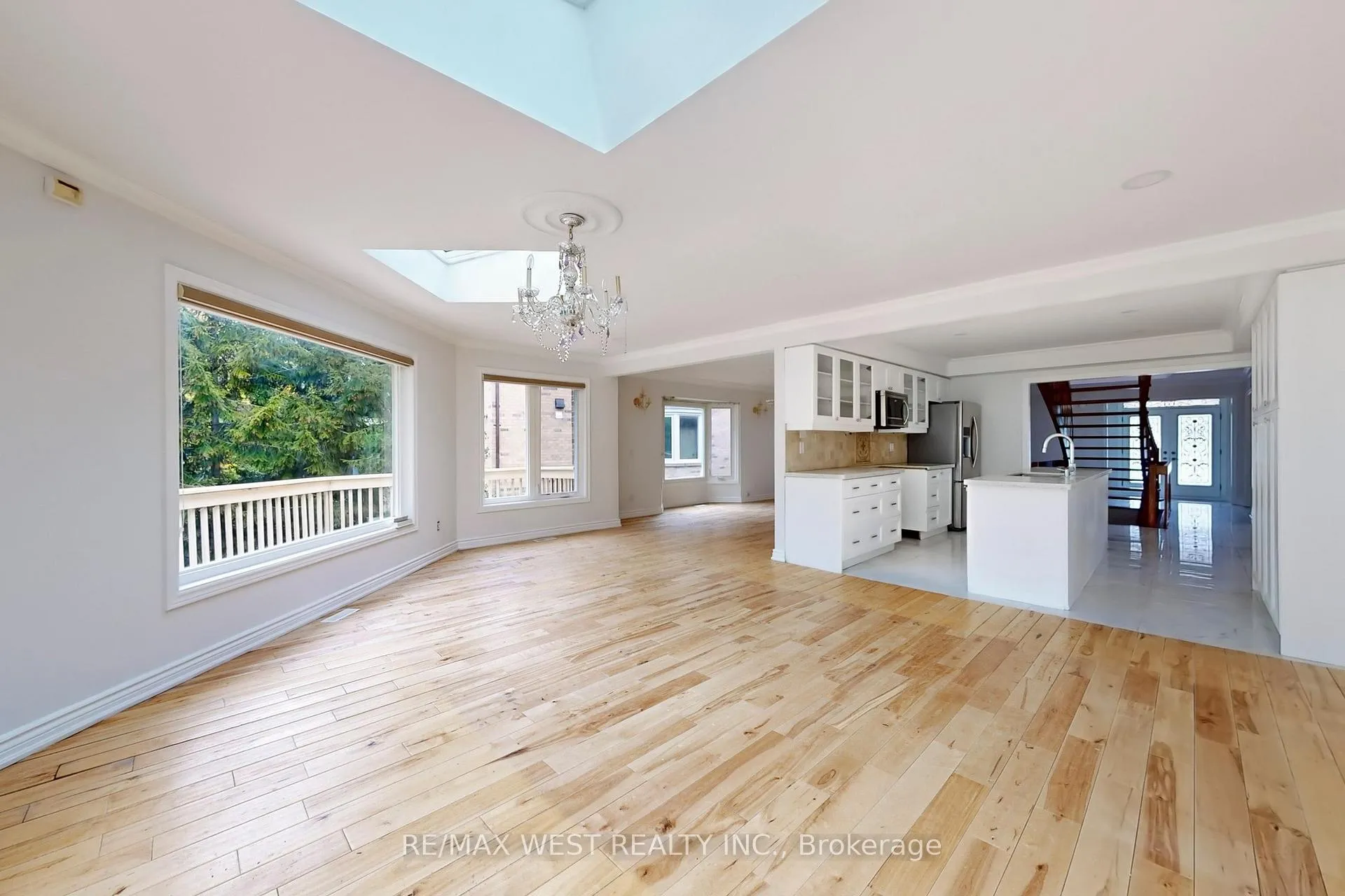 Photo 14 of 16 Prince Edward Boulevard, Markham, Thornlea — HOMEH