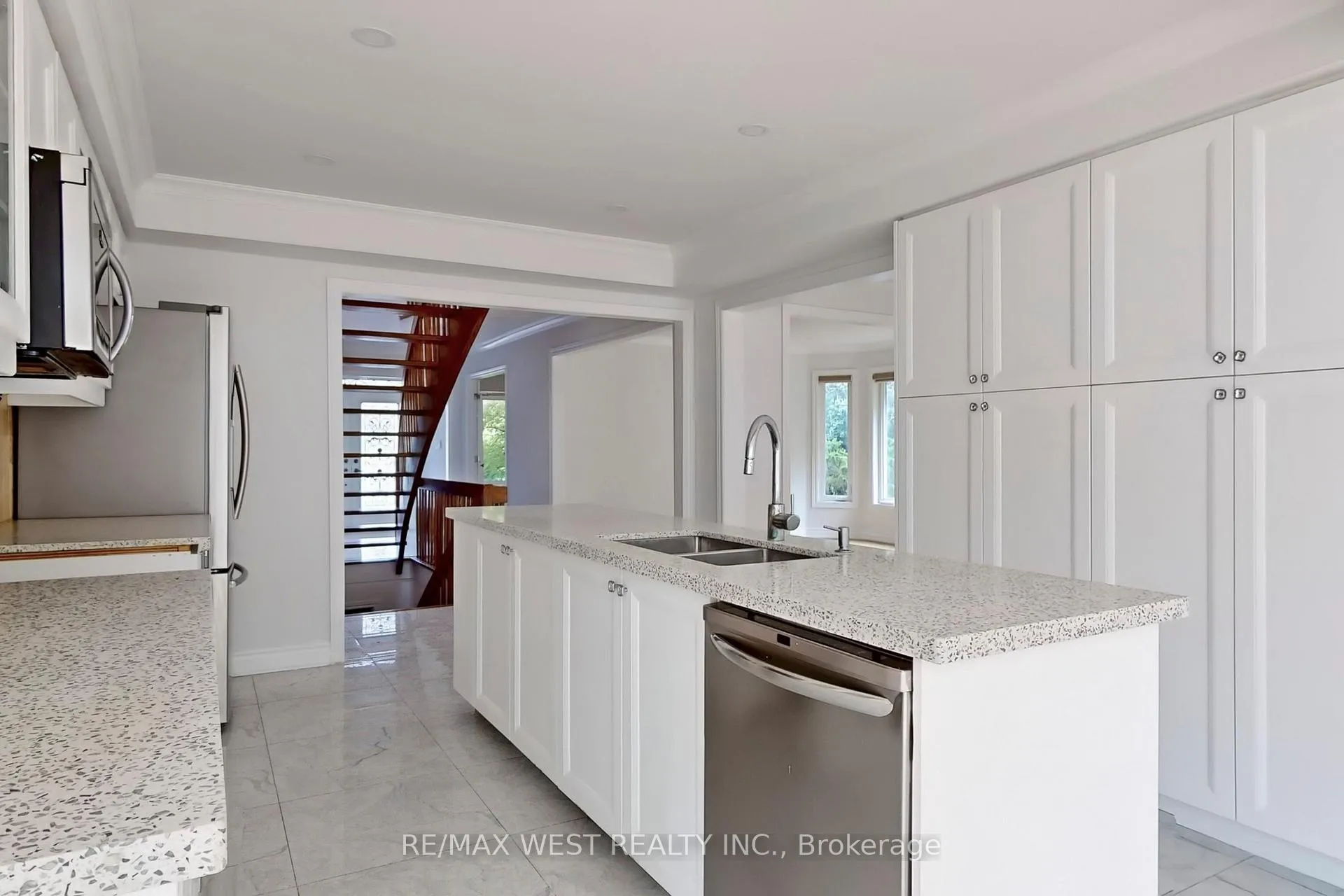 Photo 23 of 16 Prince Edward Boulevard, Markham, Thornlea — HOMEH