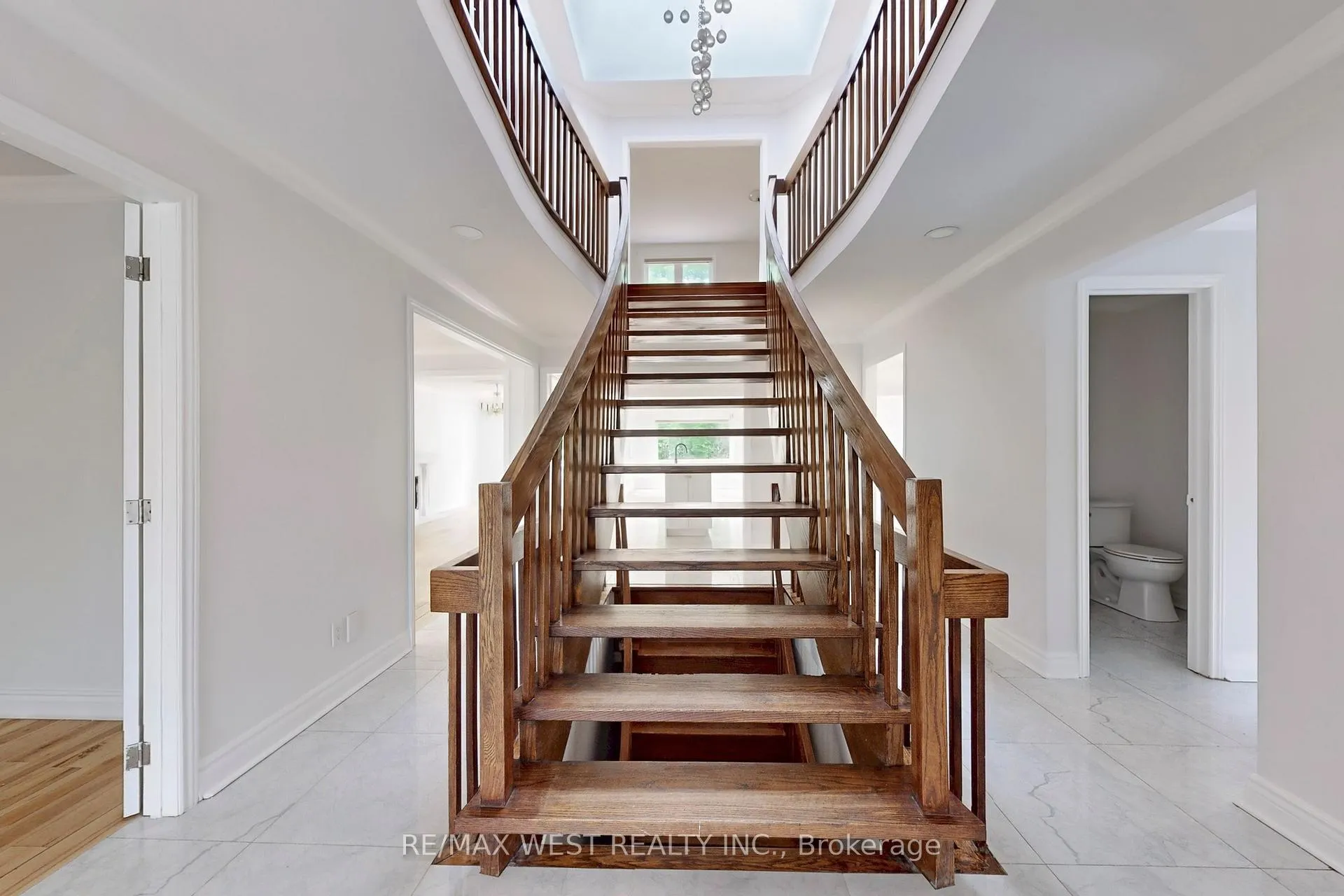 Photo 24 of 16 Prince Edward Boulevard, Markham, Thornlea — HOMEH