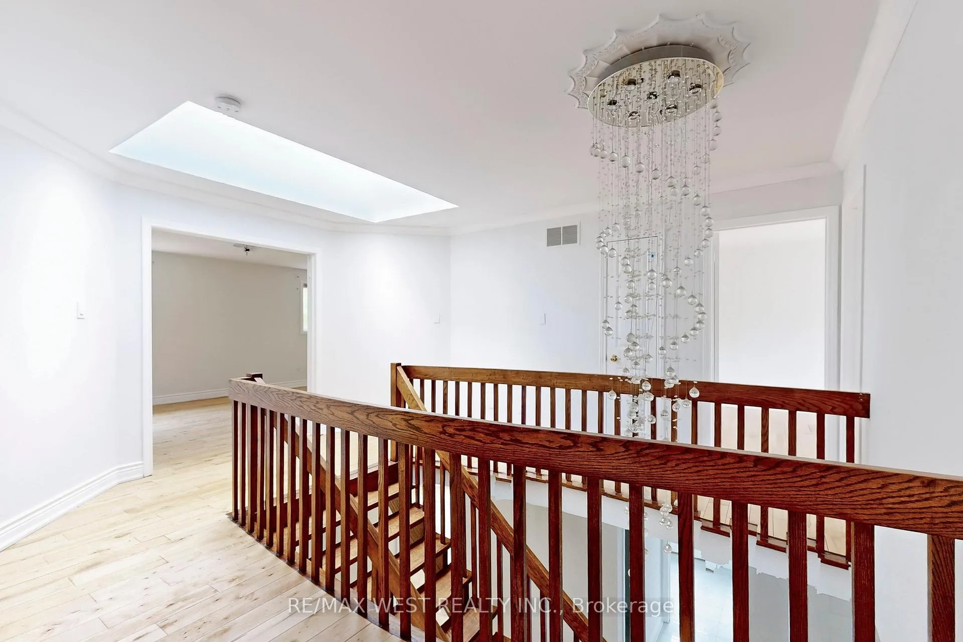 Photo 25 of 16 Prince Edward Boulevard, Markham, Thornlea — HOMEH