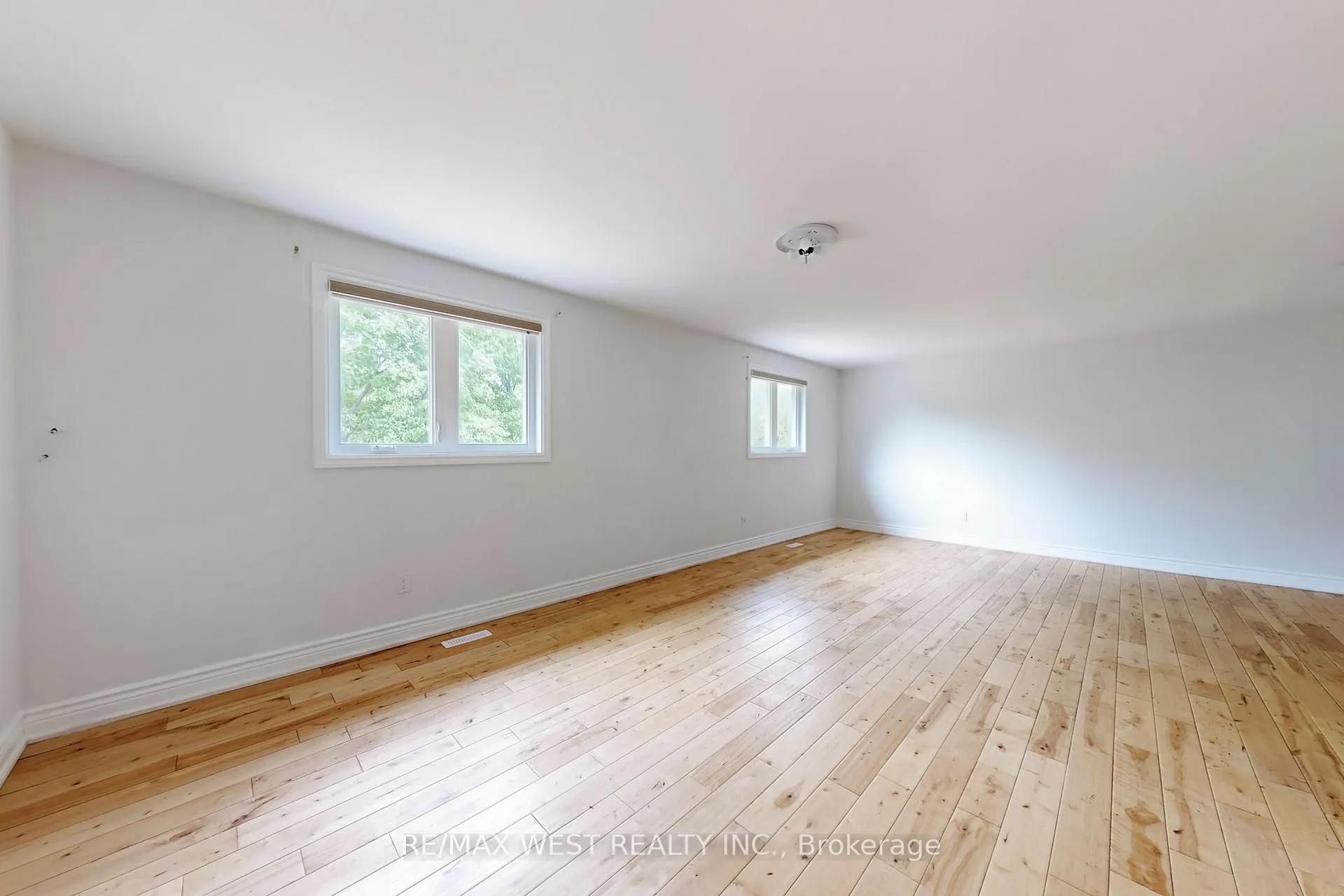 Photo 26 of 16 Prince Edward Boulevard, Markham, Thornlea — HOMEH