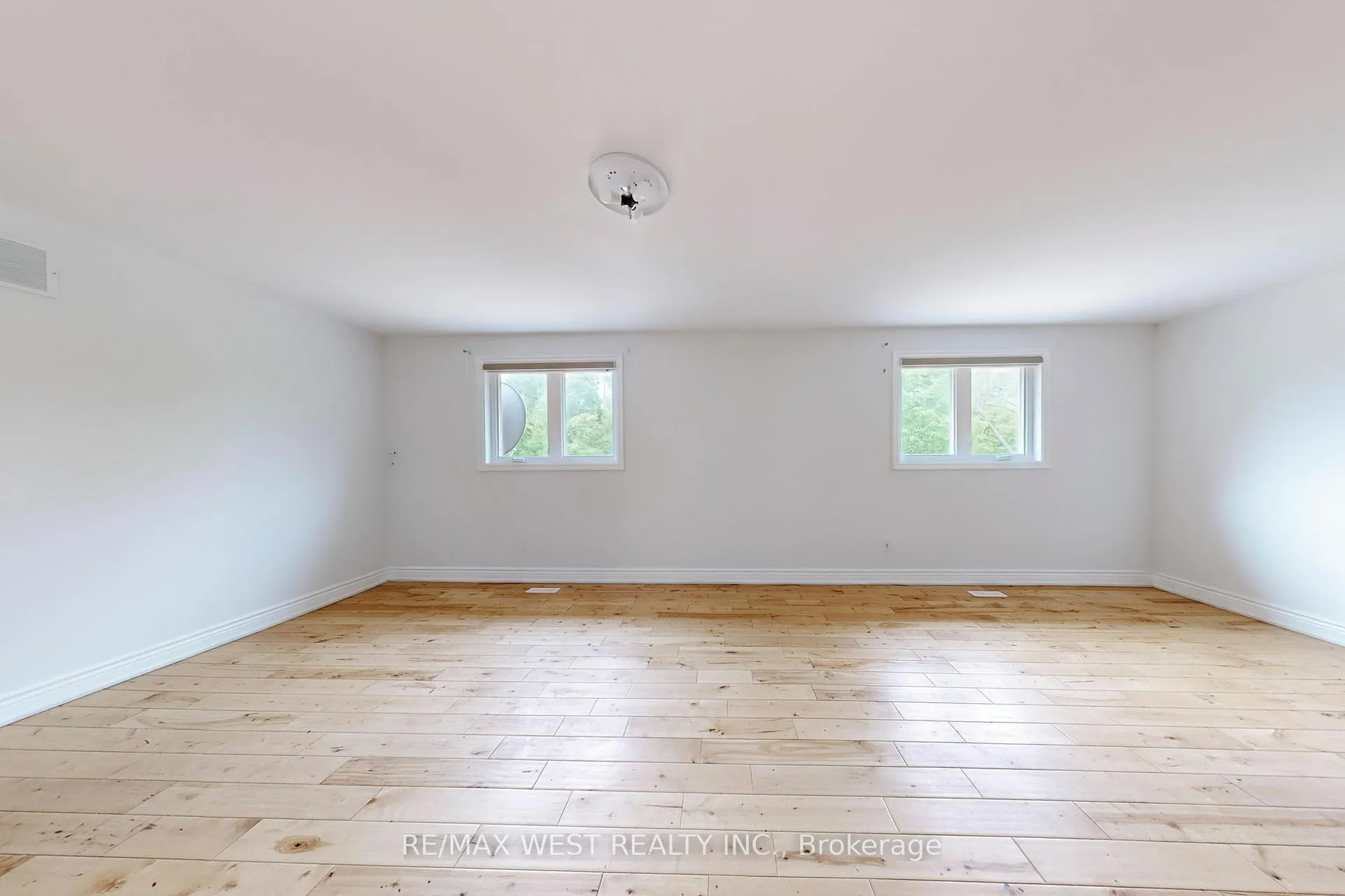 Photo 27 of 16 Prince Edward Boulevard, Markham, Thornlea — HOMEH
