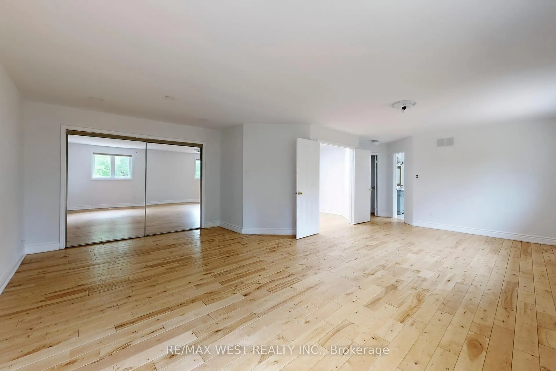Photo 28 of 16 Prince Edward Boulevard, Markham, Thornlea — HOMEH