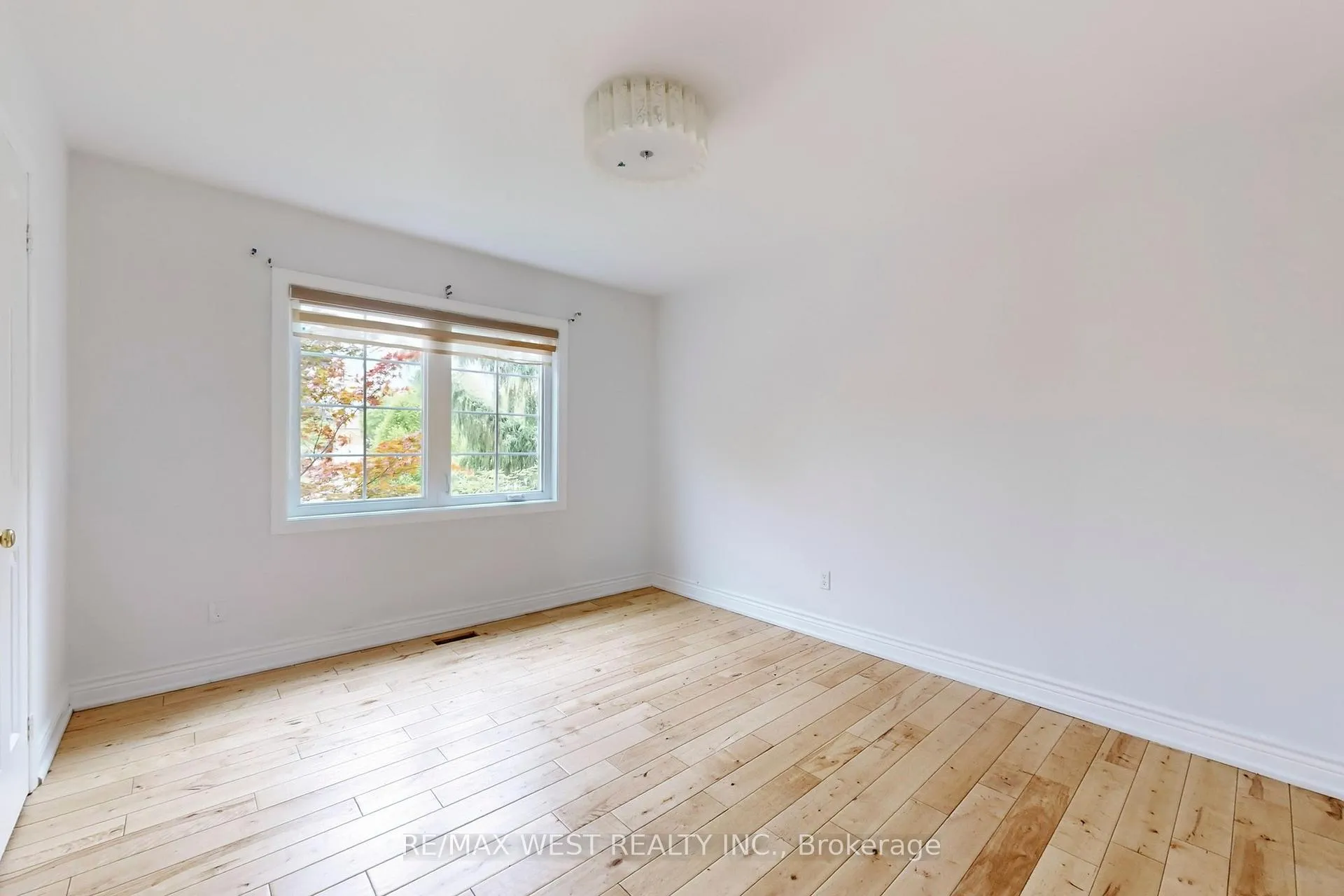 Photo 31 of 16 Prince Edward Boulevard, Markham, Thornlea — HOMEH
