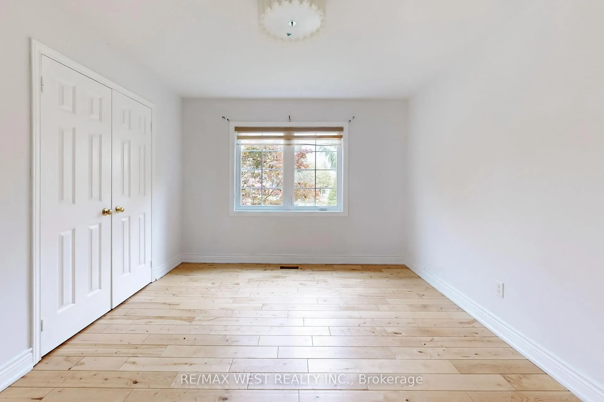 Photo 32 of 16 Prince Edward Boulevard, Markham, Thornlea — HOMEH