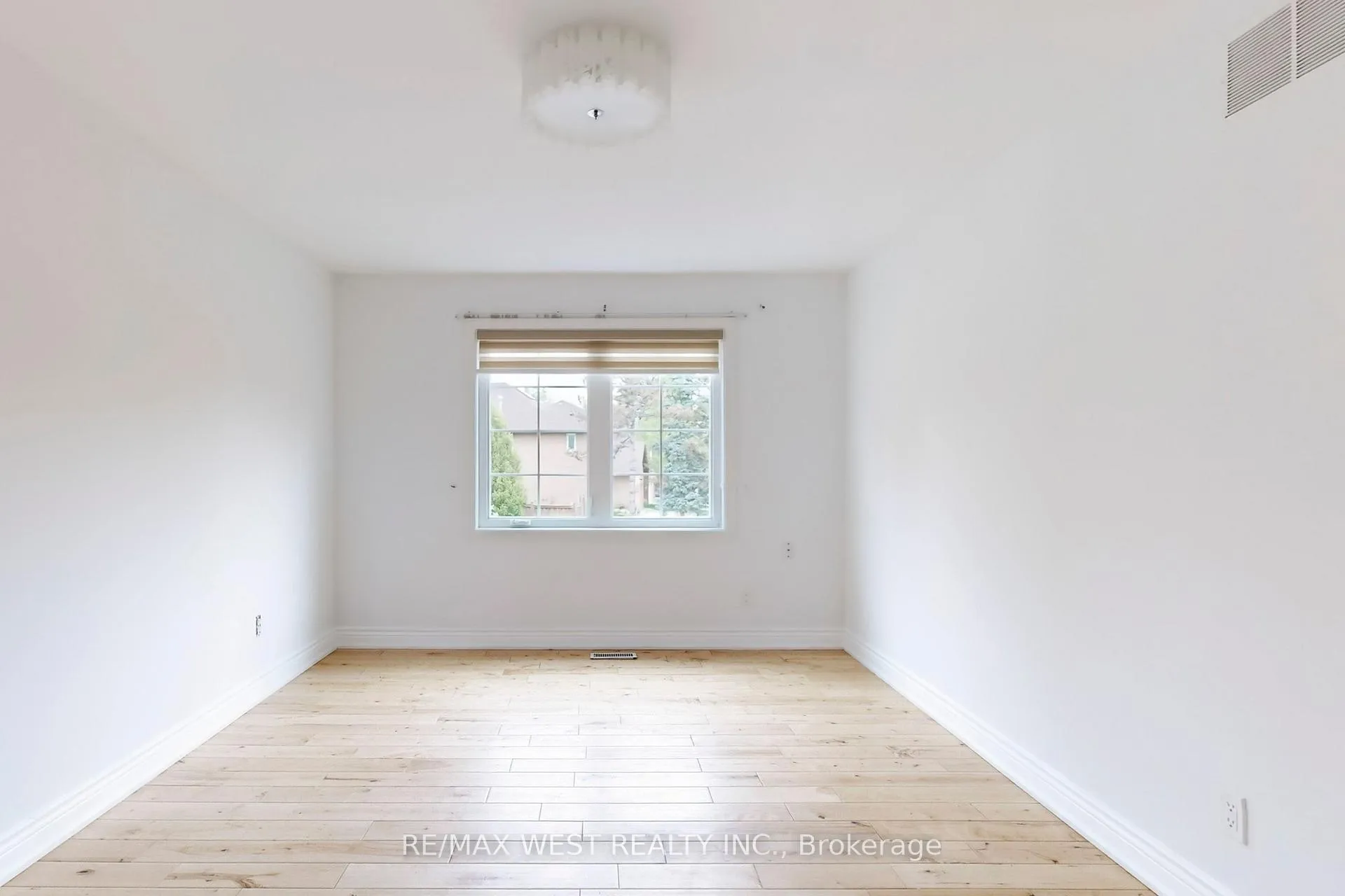 Photo 34 of 16 Prince Edward Boulevard, Markham, Thornlea — HOMEH