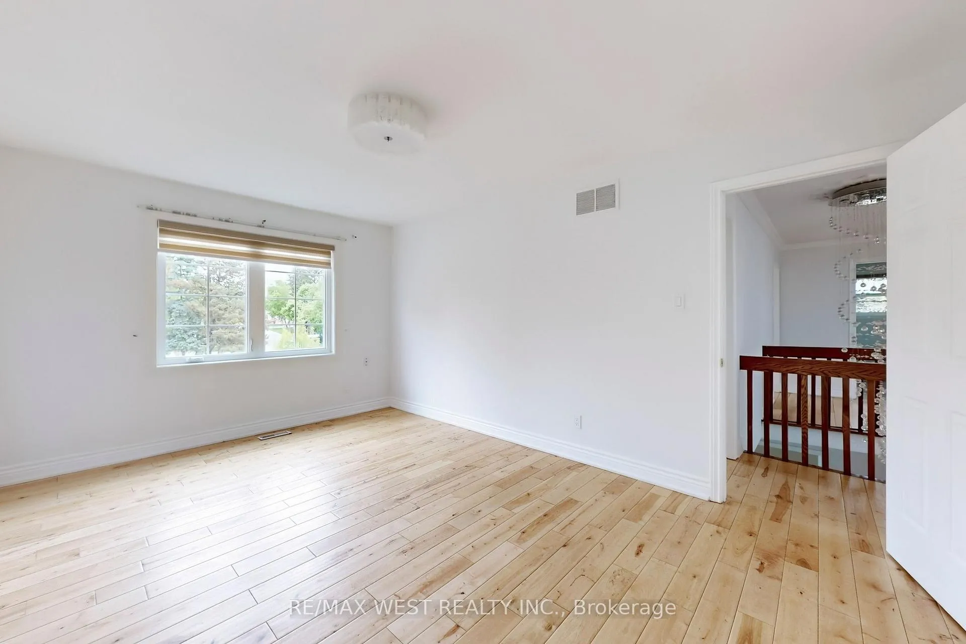 Photo 35 of 16 Prince Edward Boulevard, Markham, Thornlea — HOMEH