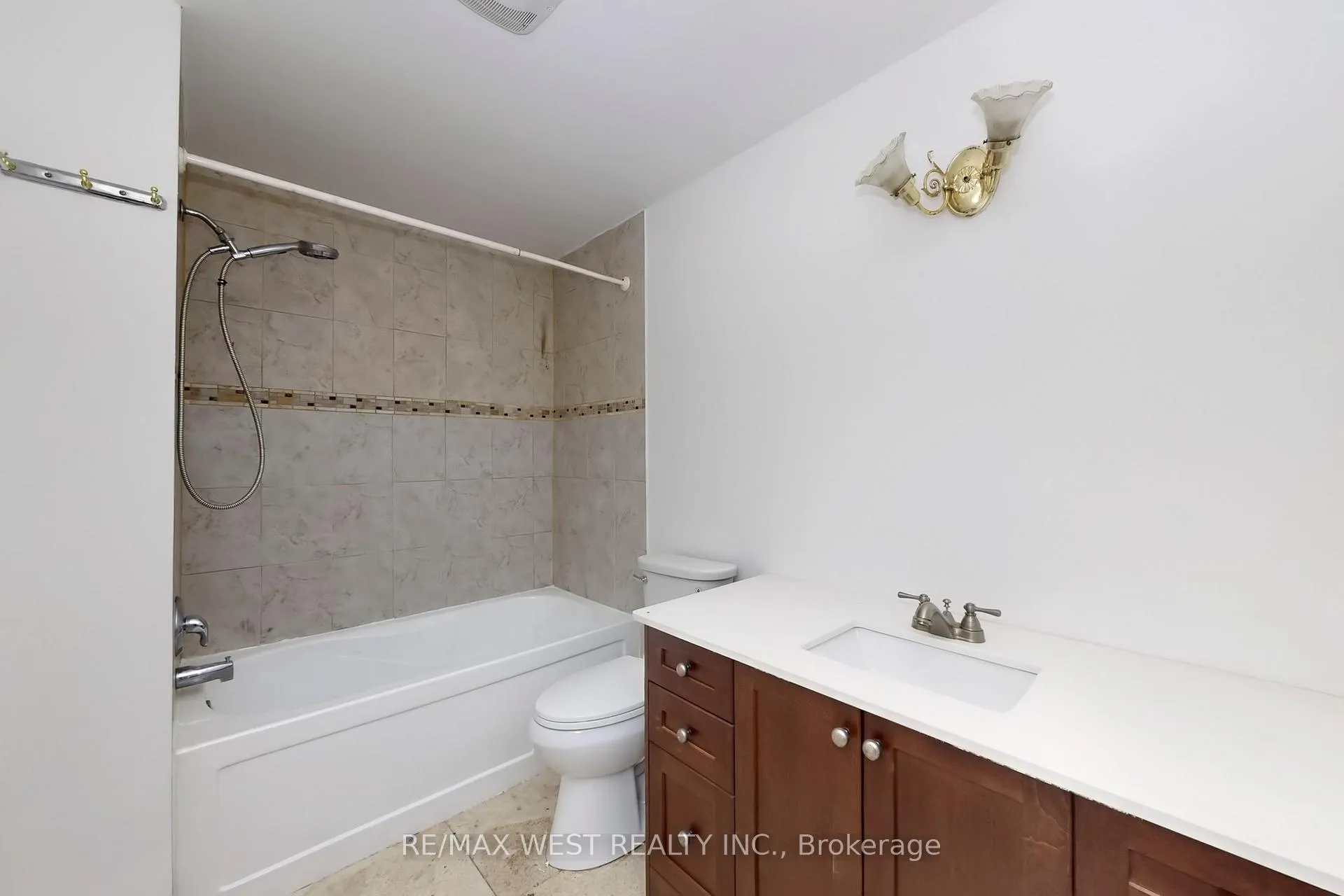 Photo 43 of 16 Prince Edward Boulevard, Markham, Thornlea — HOMEH