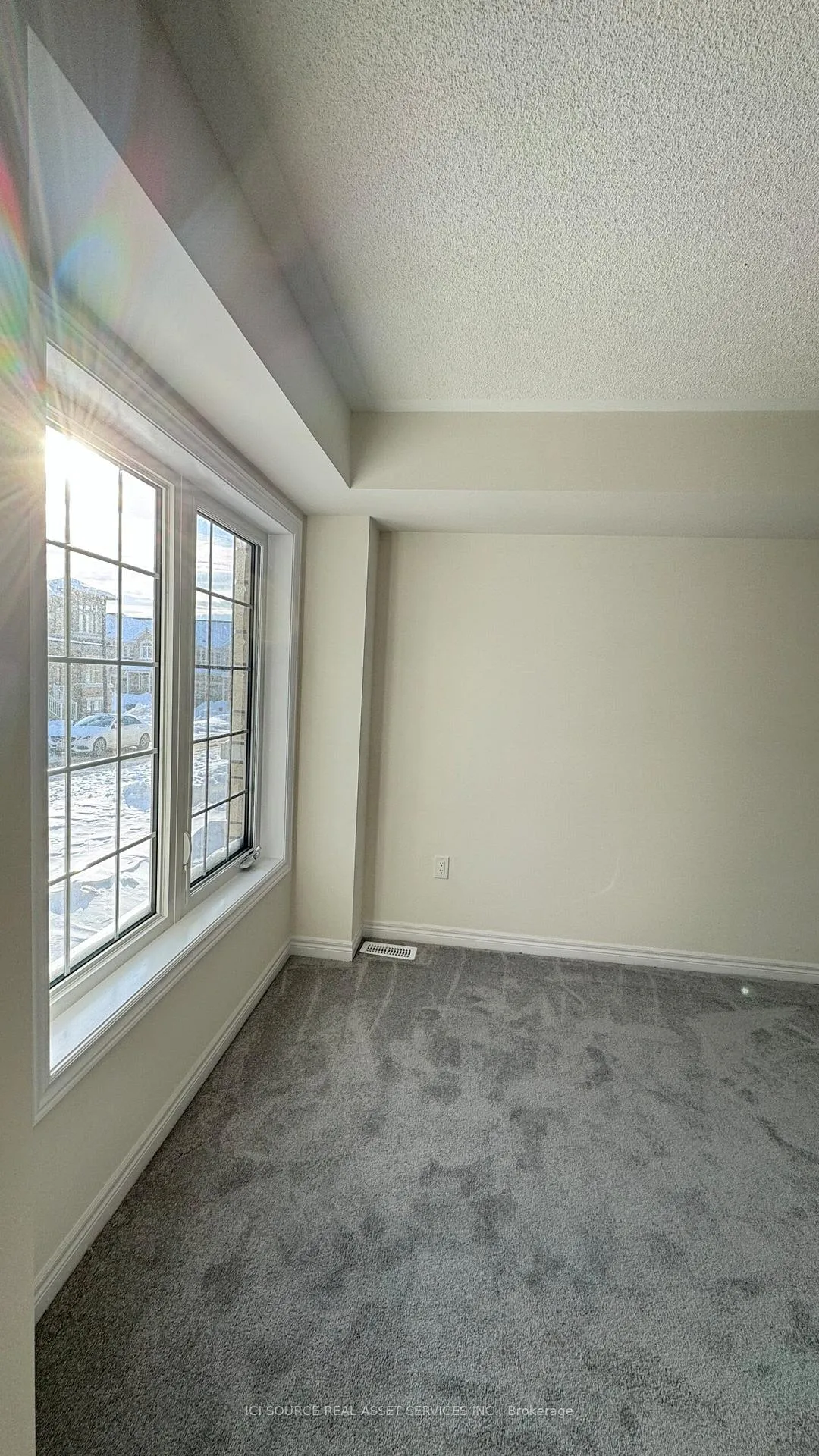 Photo 2 of 907 Crowsnest Hollow, Pickering, Rural Pickering — HOMEH