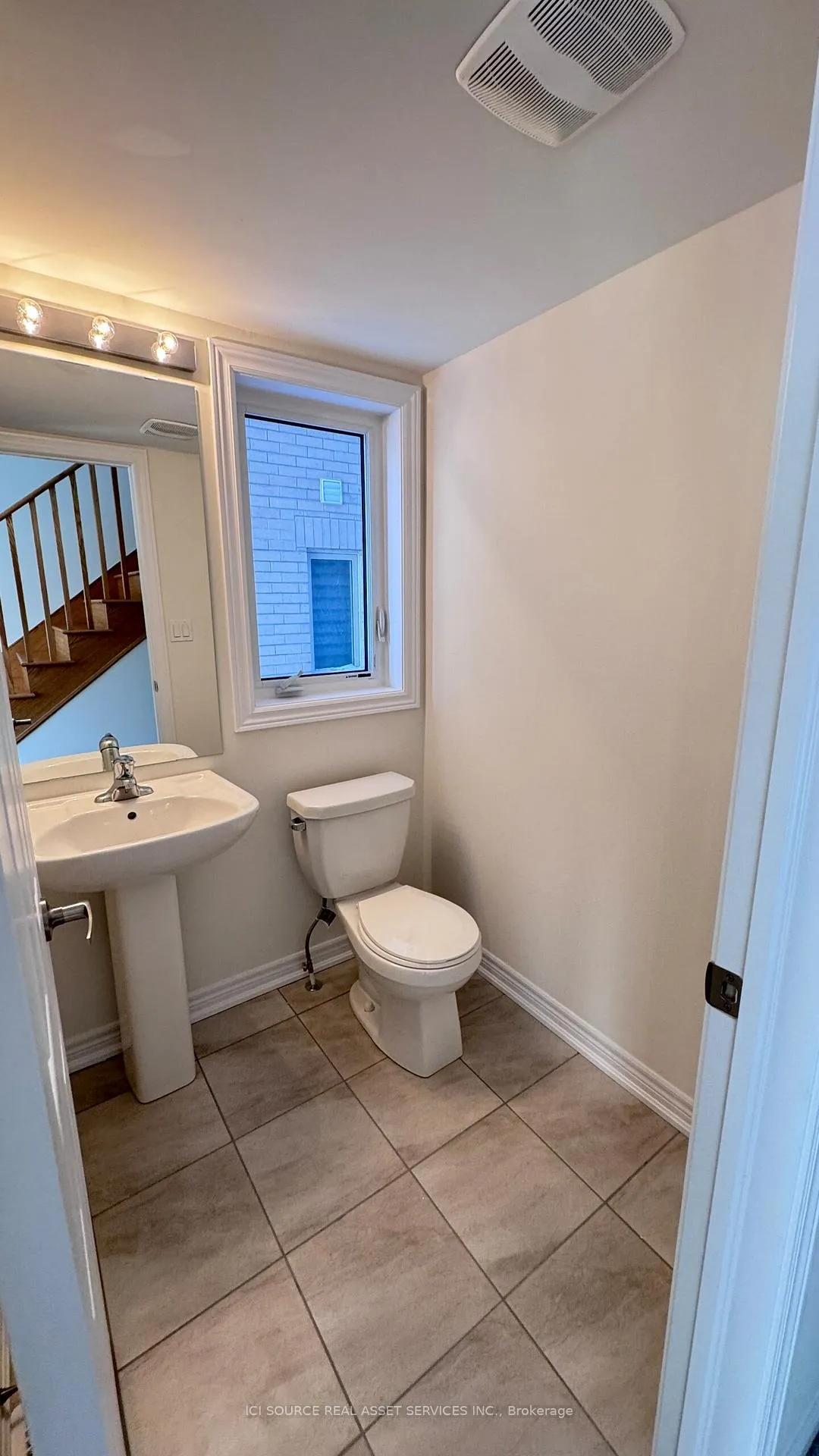 Photo 5 of 907 Crowsnest Hollow, Pickering, Rural Pickering — HOMEH
