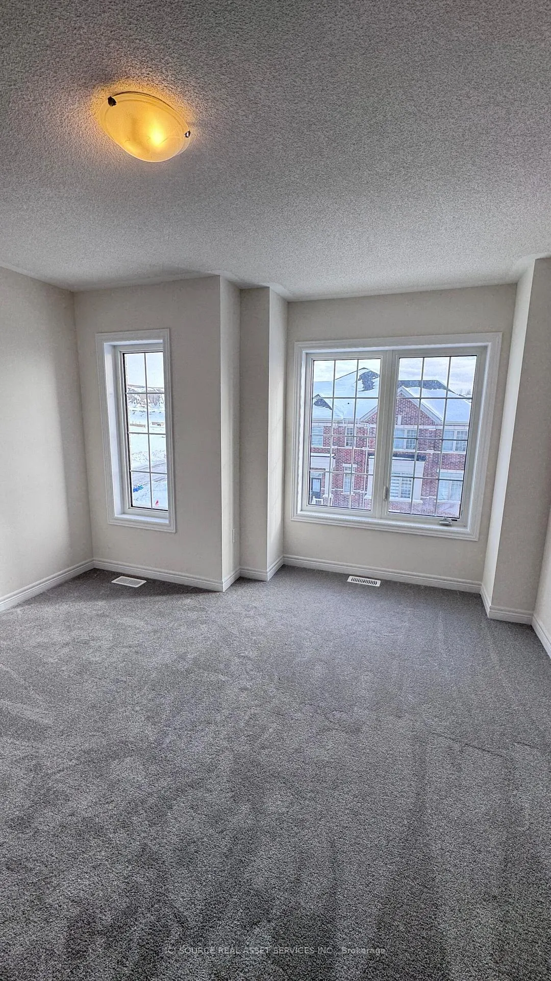 Photo 16 of 907 Crowsnest Hollow, Pickering, Rural Pickering — HOMEH