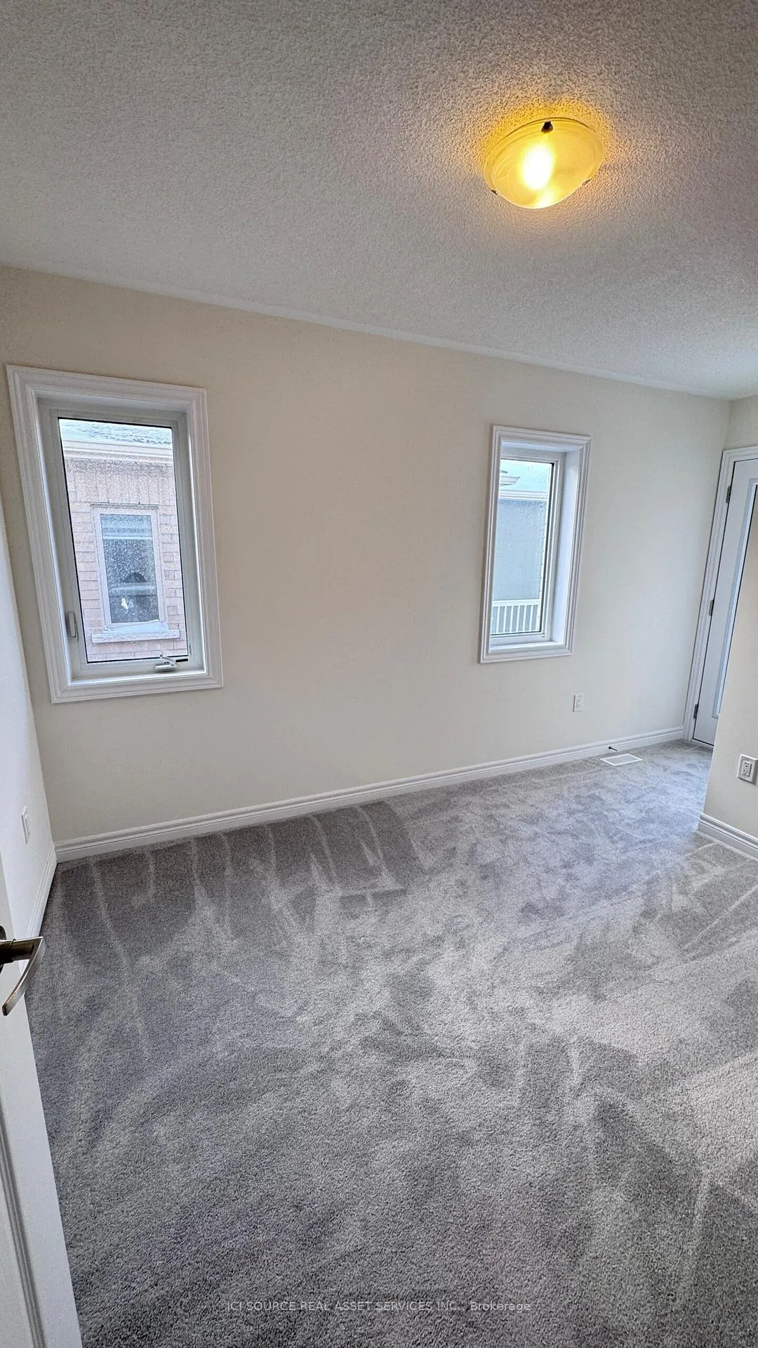 Photo 19 of 907 Crowsnest Hollow, Pickering, Rural Pickering — HOMEH