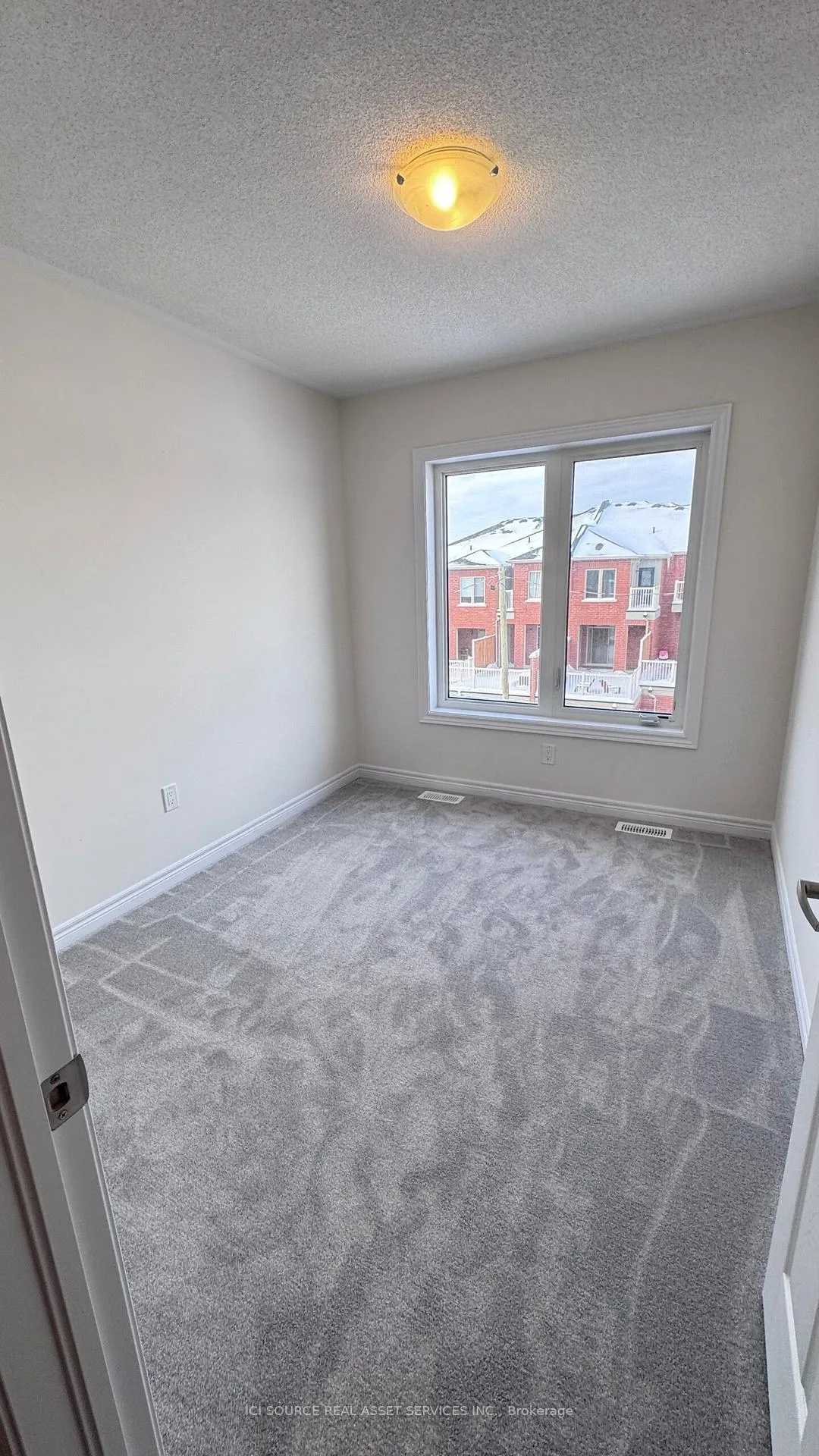 Photo 20 of 907 Crowsnest Hollow, Pickering, Rural Pickering — HOMEH