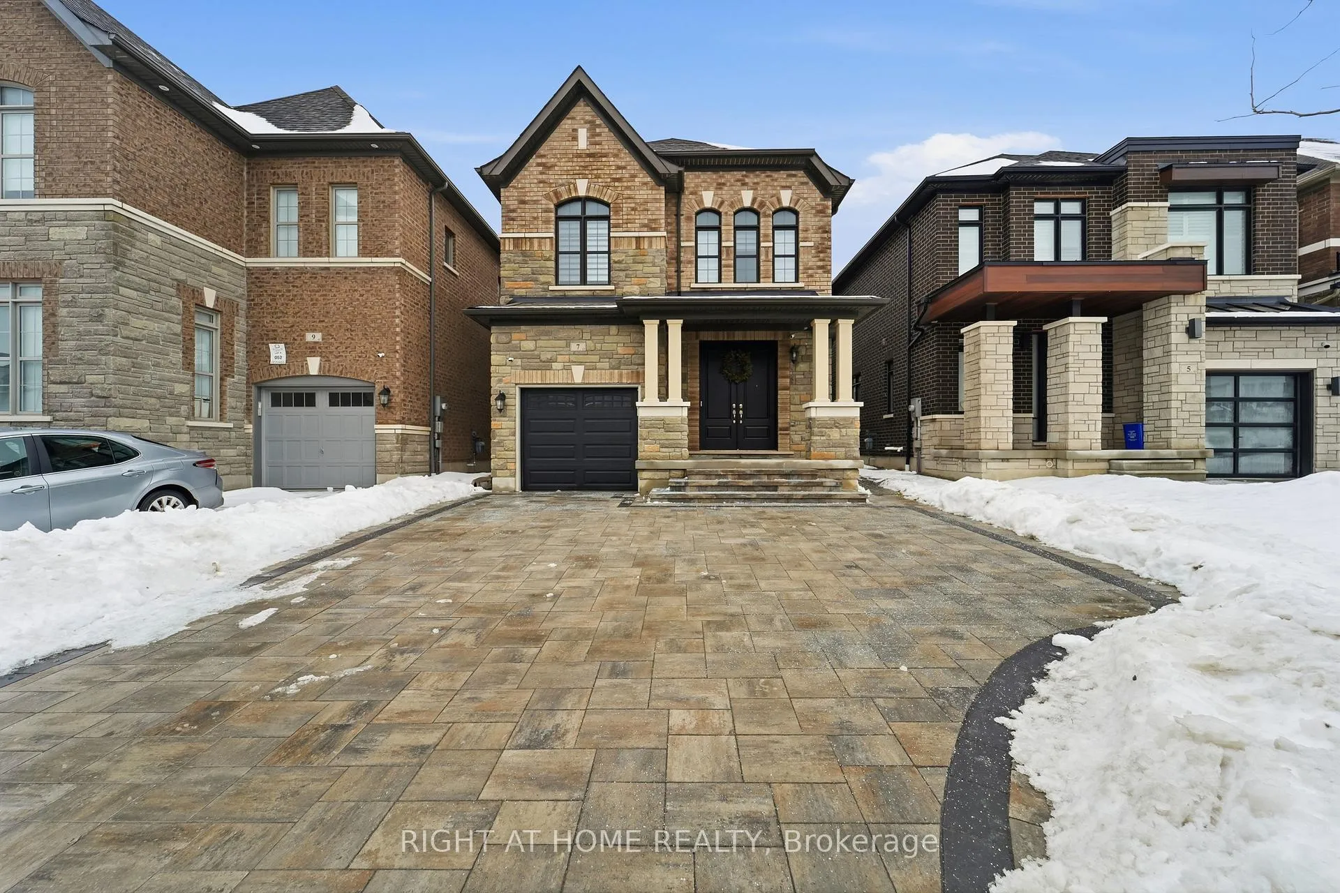 Photo 2 of Unit Lower, 7 Walter Clifford Nesbitt Drive, Whitby, Rural Whitby — HOMEH