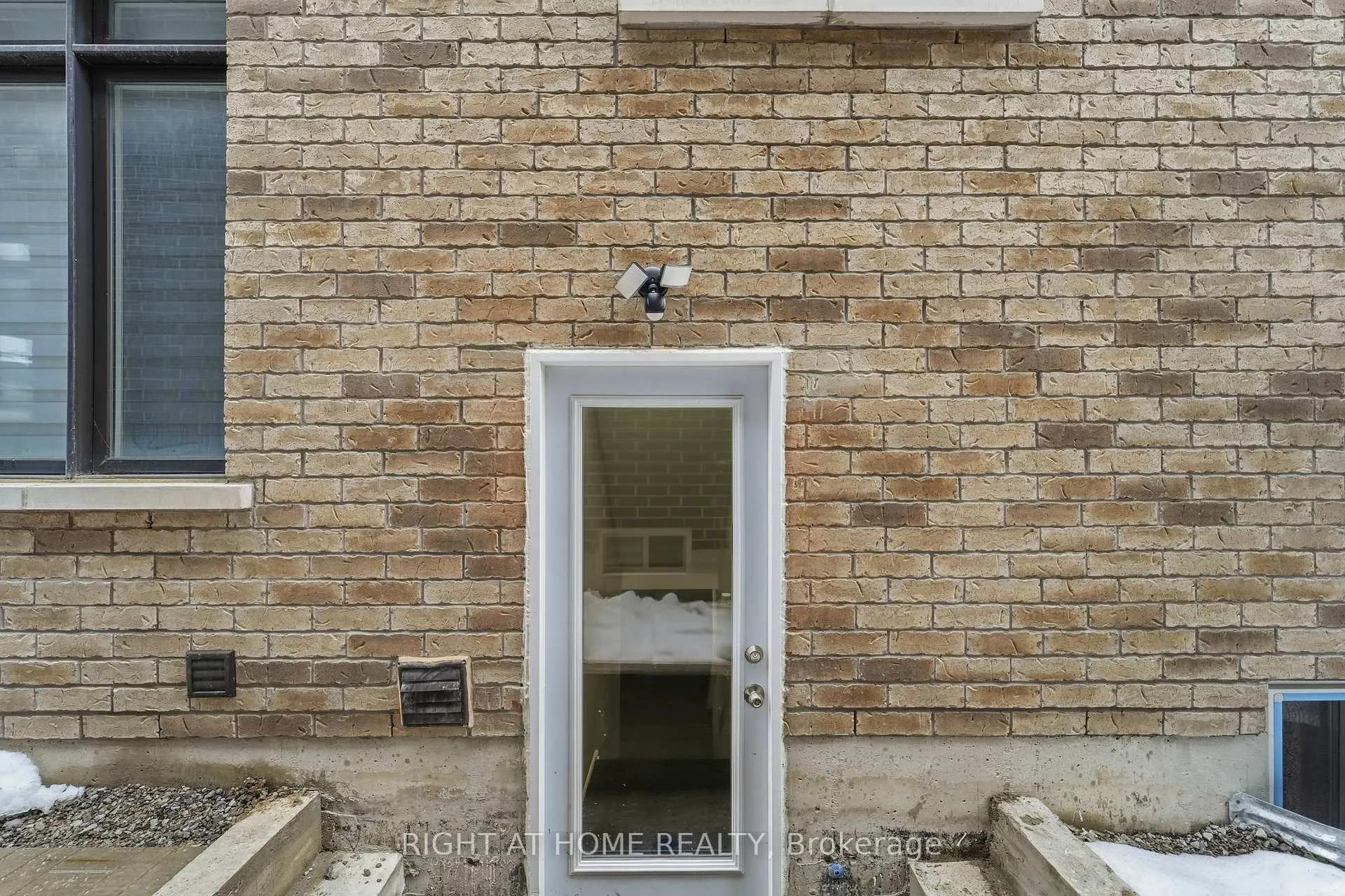 Photo 4 of Unit Lower, 7 Walter Clifford Nesbitt Drive, Whitby, Rural Whitby — HOMEH