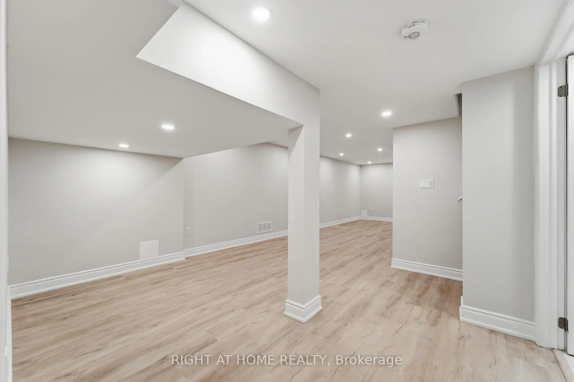 Photo 7 of Unit Lower, 7 Walter Clifford Nesbitt Drive, Whitby, Rural Whitby — HOMEH