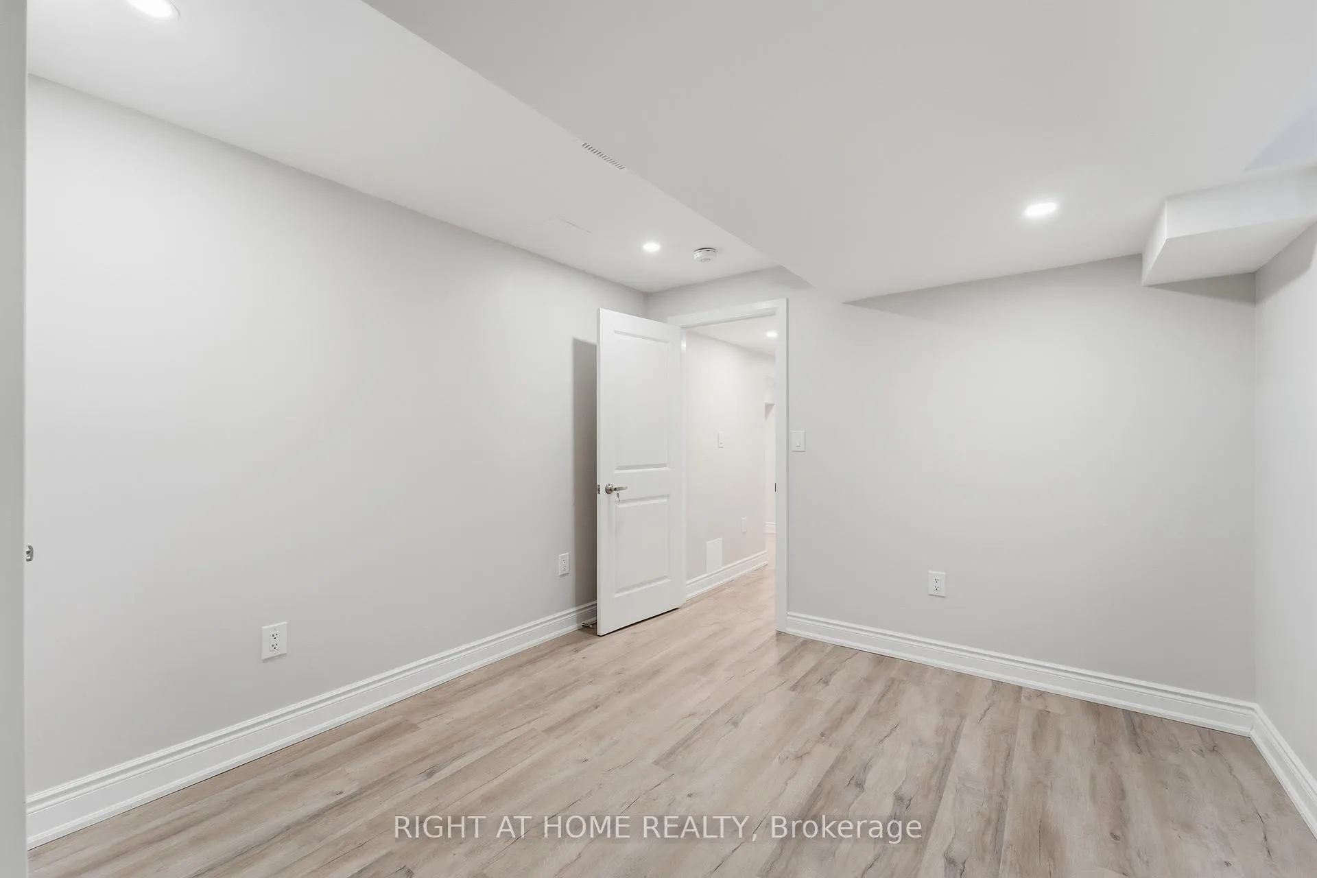 Photo 16 of Unit Lower, 7 Walter Clifford Nesbitt Drive, Whitby, Rural Whitby — HOMEH