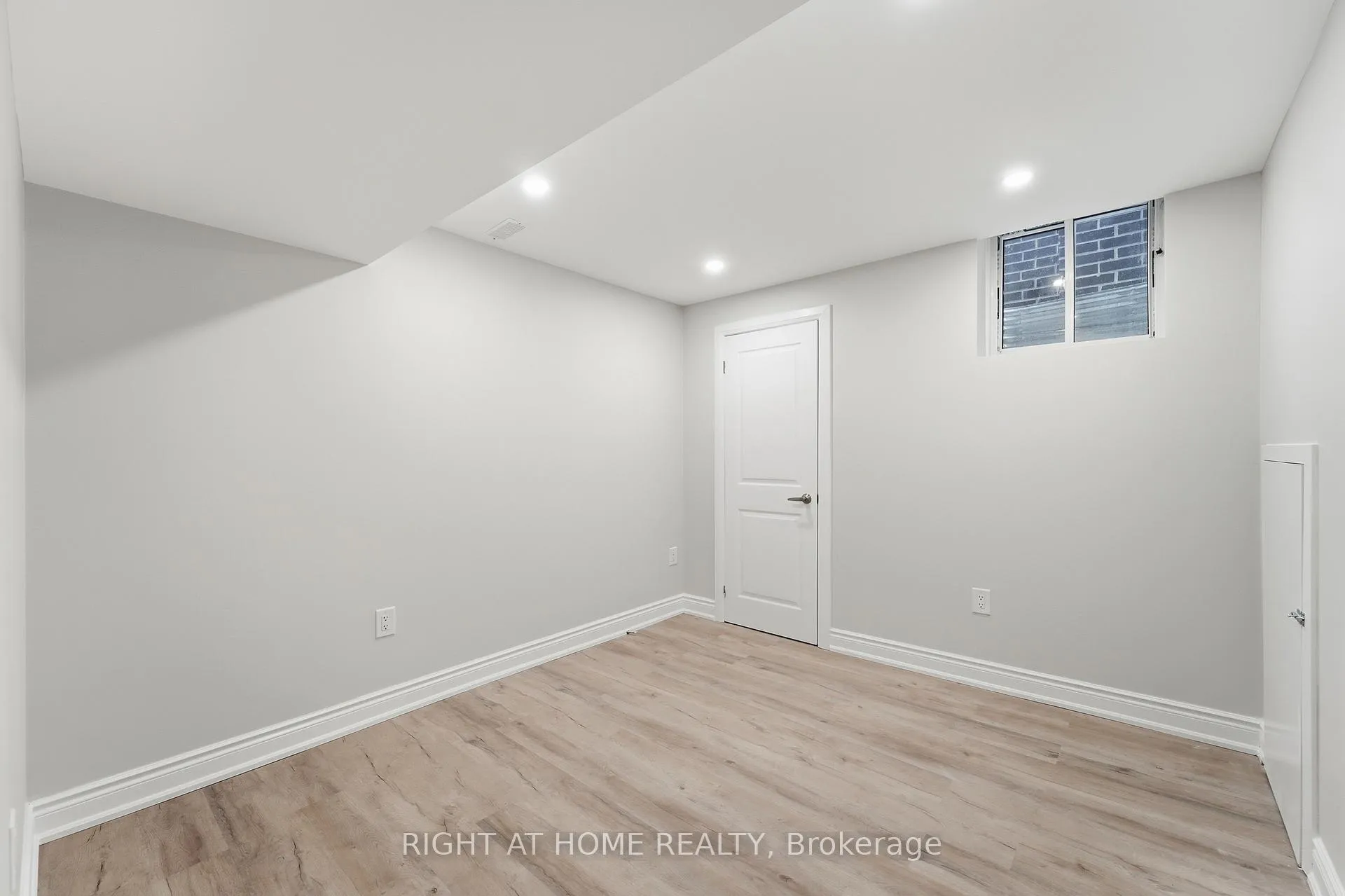 Photo 17 of Unit Lower, 7 Walter Clifford Nesbitt Drive, Whitby, Rural Whitby — HOMEH