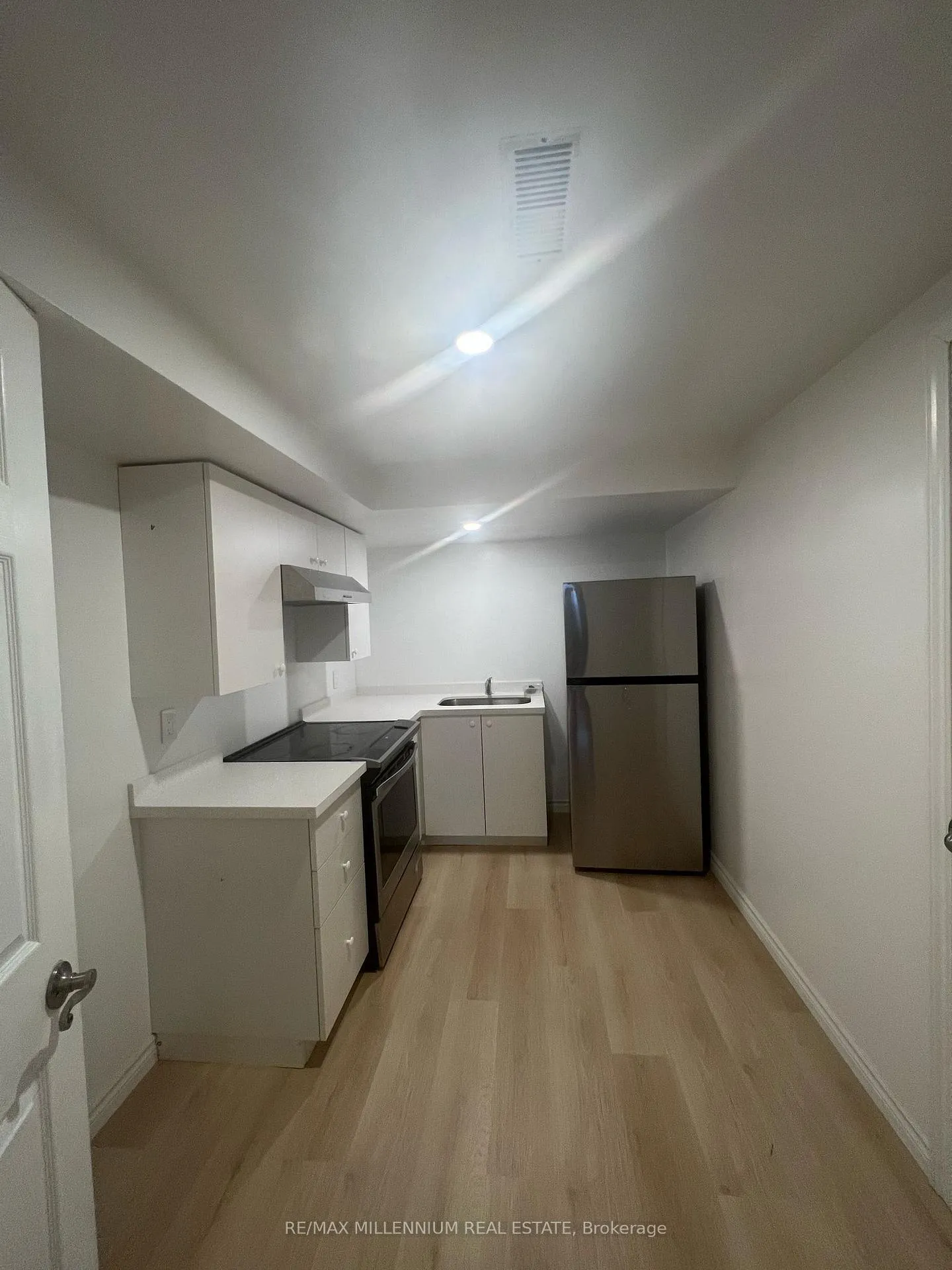 Photo 3 of 152 Norland Circle, Oshawa, Windfields — HOMEH