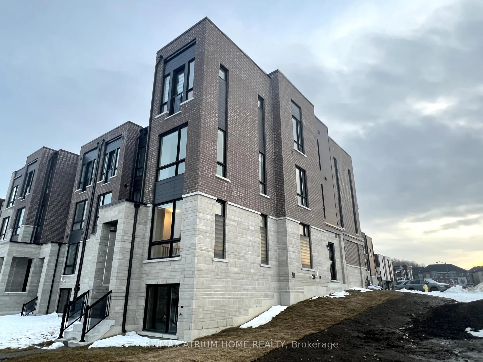 Photo 3 of 101 Mikayla Lane, Markham, Cornell — HOMEH