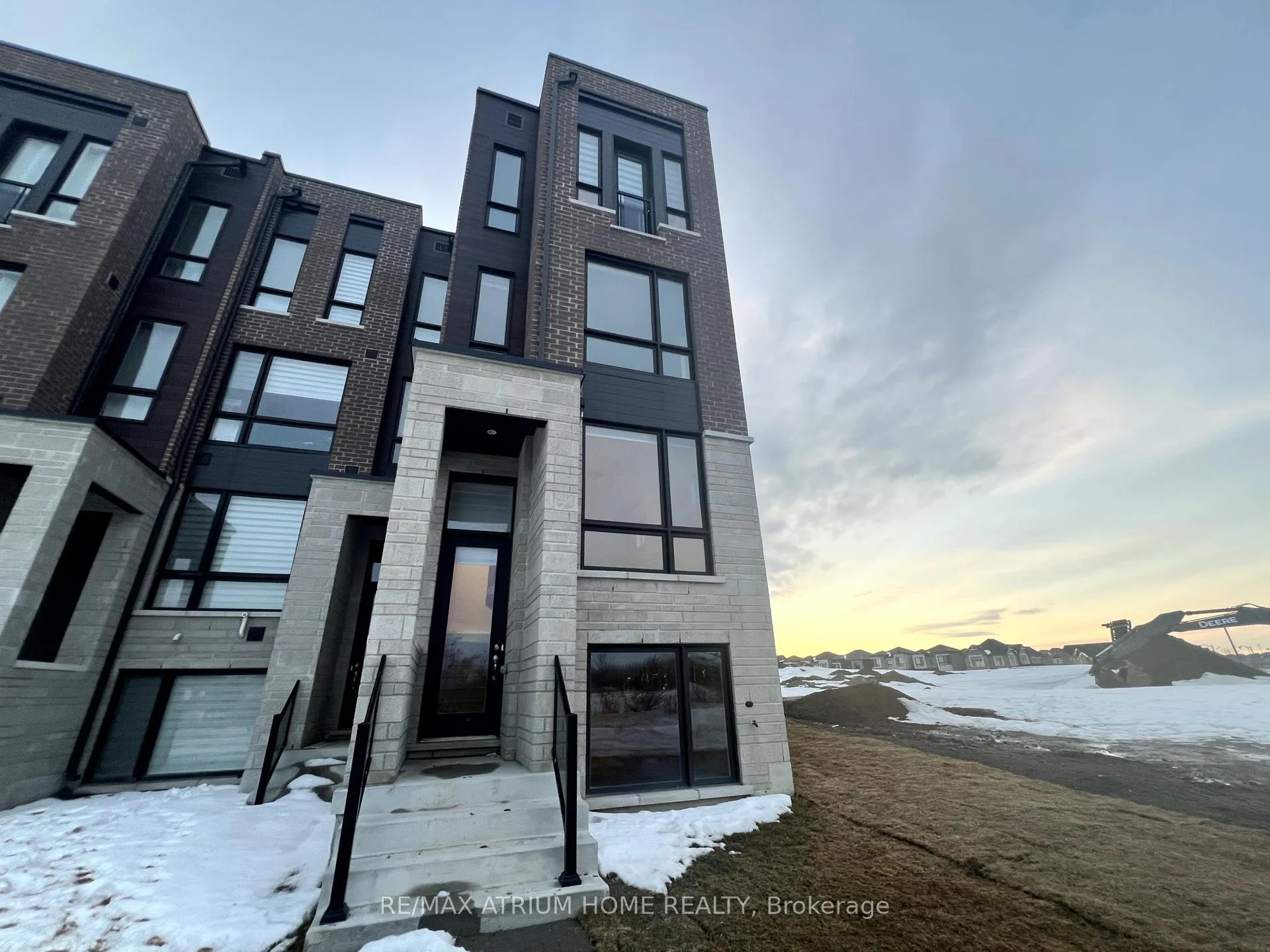 Photo 4 of 101 Mikayla Lane, Markham, Cornell — HOMEH