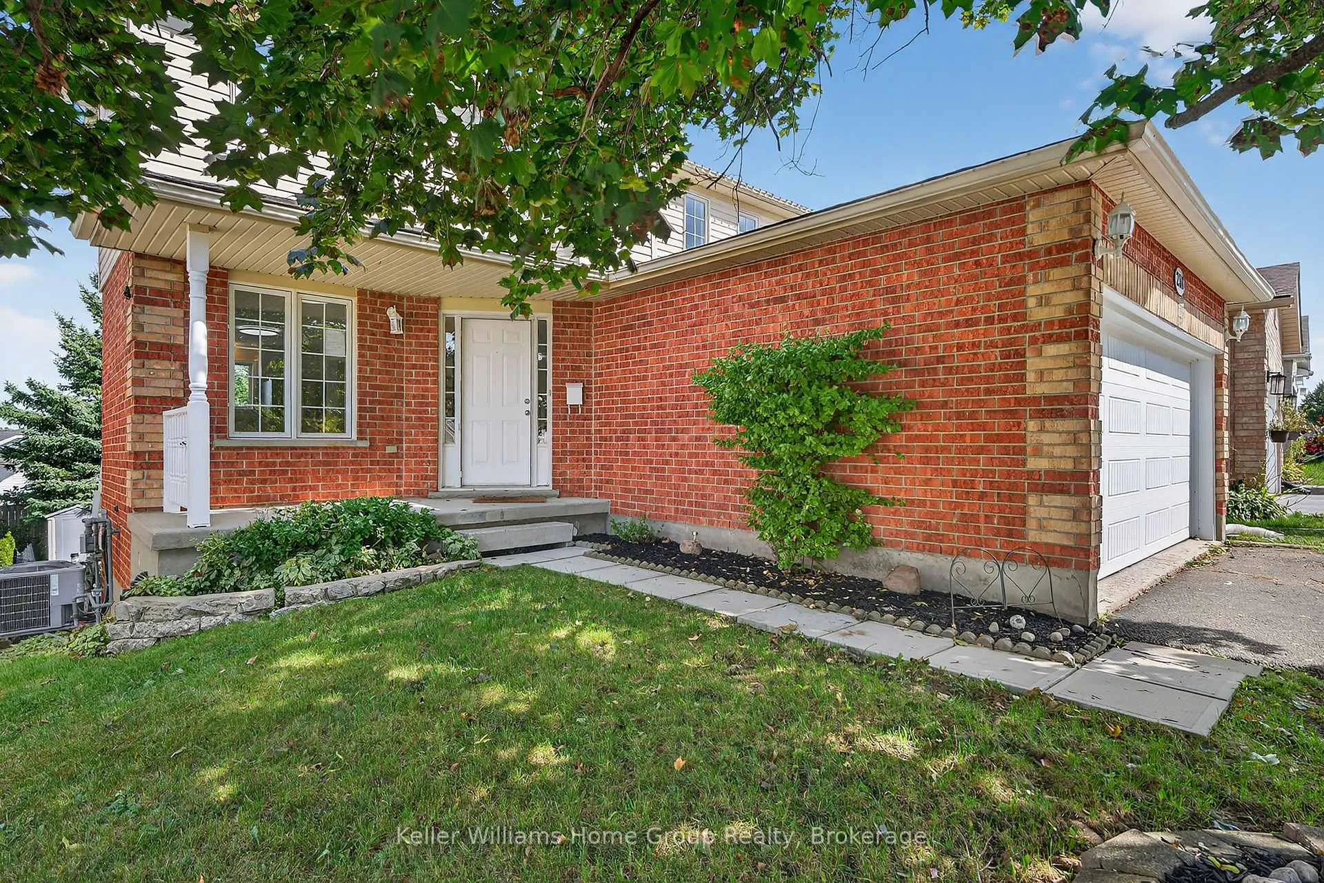 Photo 2 of 238 Briarmeadow Drive, Kitchener, Idlewood — HOMEH