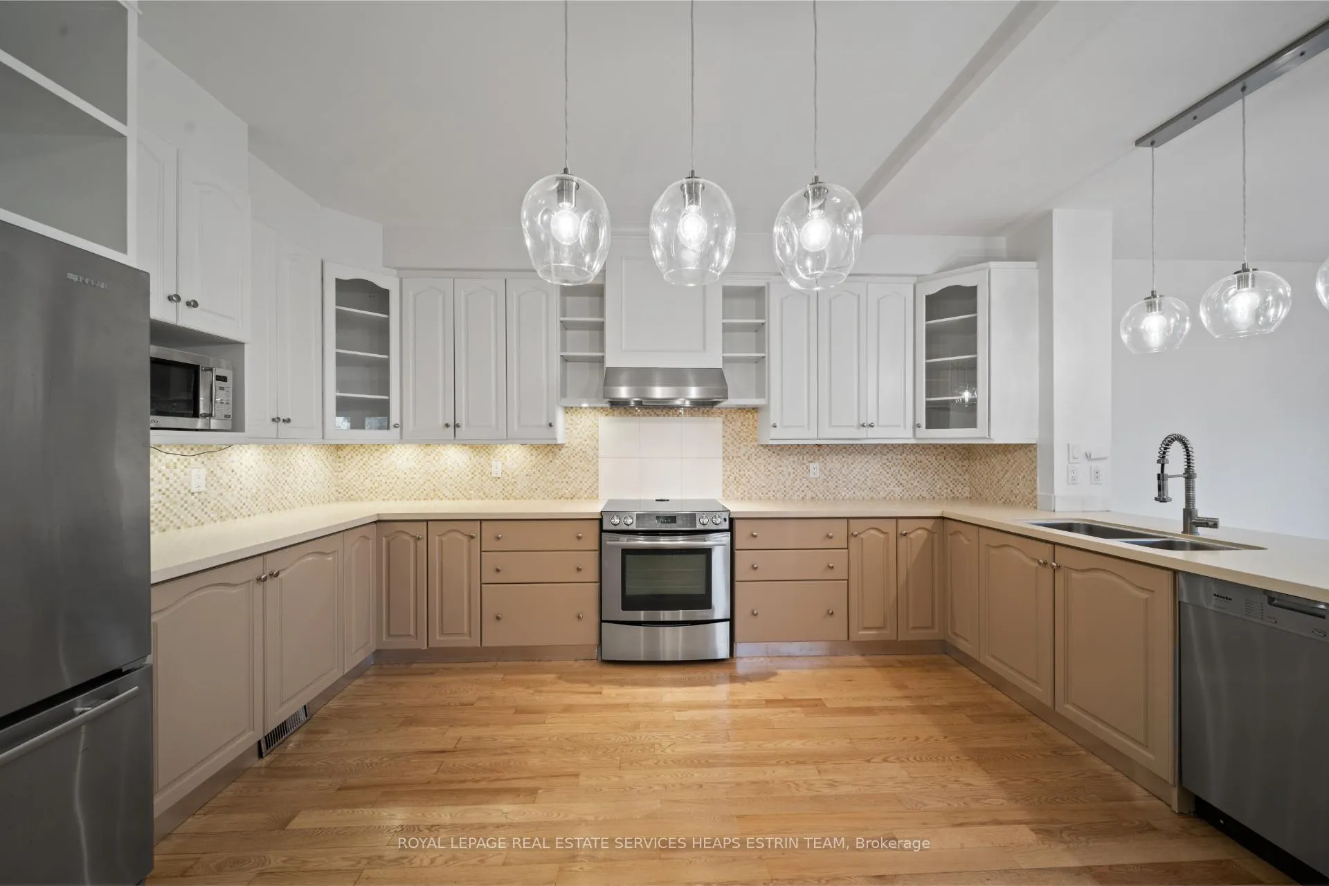 Photo 8 of 1 Beaufield Avenue, Toronto, Leaside — HOMEH
