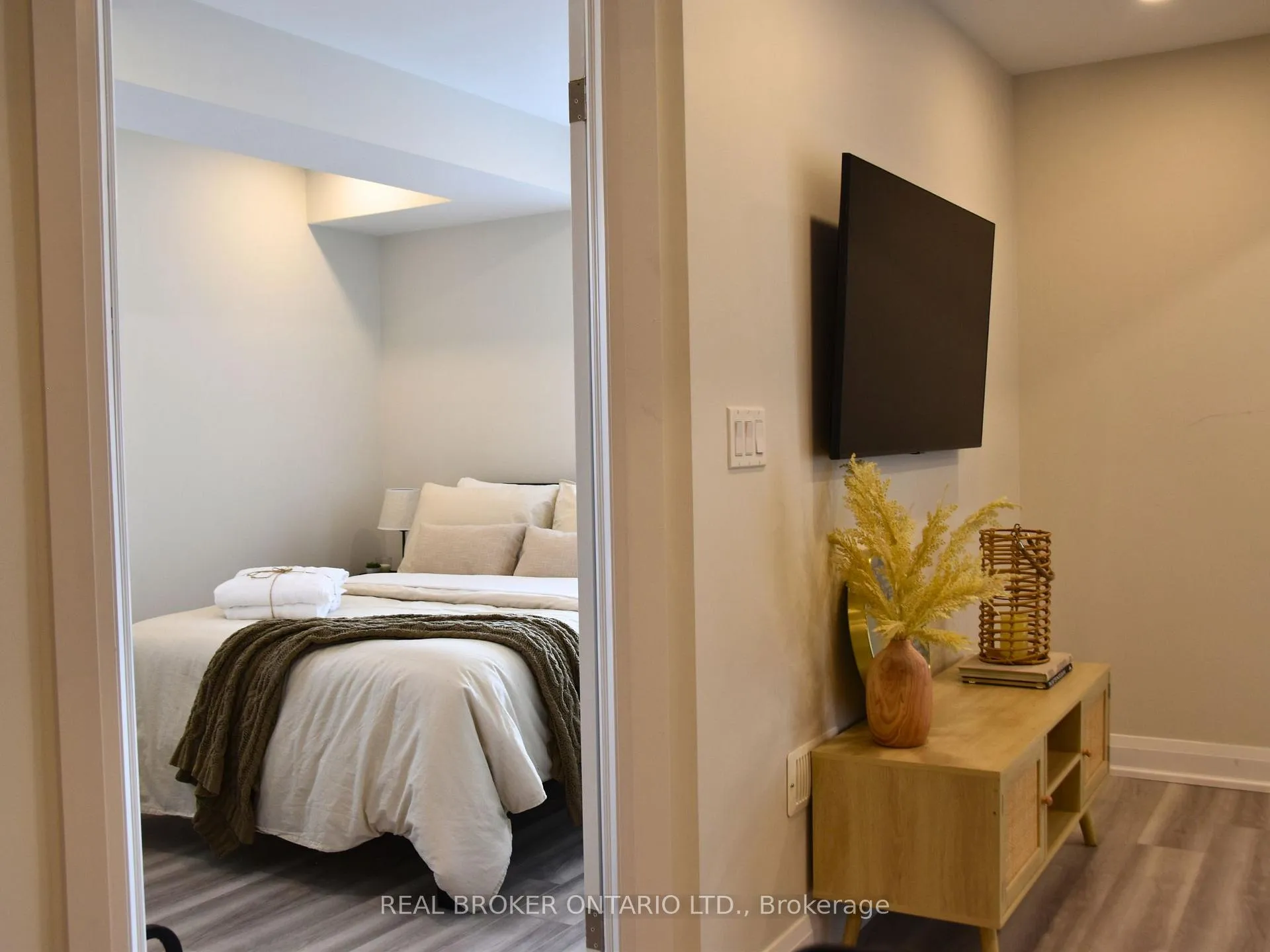 Photo 12 of Unit LOWER, 1004 Dashwood Court, Pickering, Rural Pickering — HOMEH