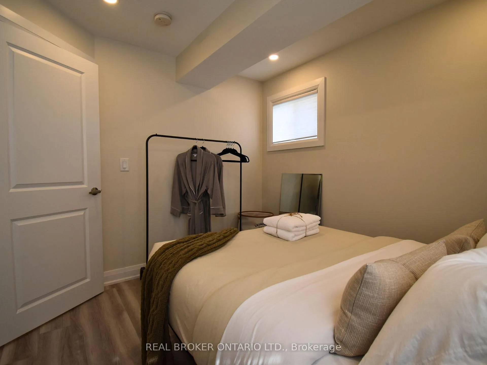 Photo 15 of Unit LOWER, 1004 Dashwood Court, Pickering, Rural Pickering — HOMEH