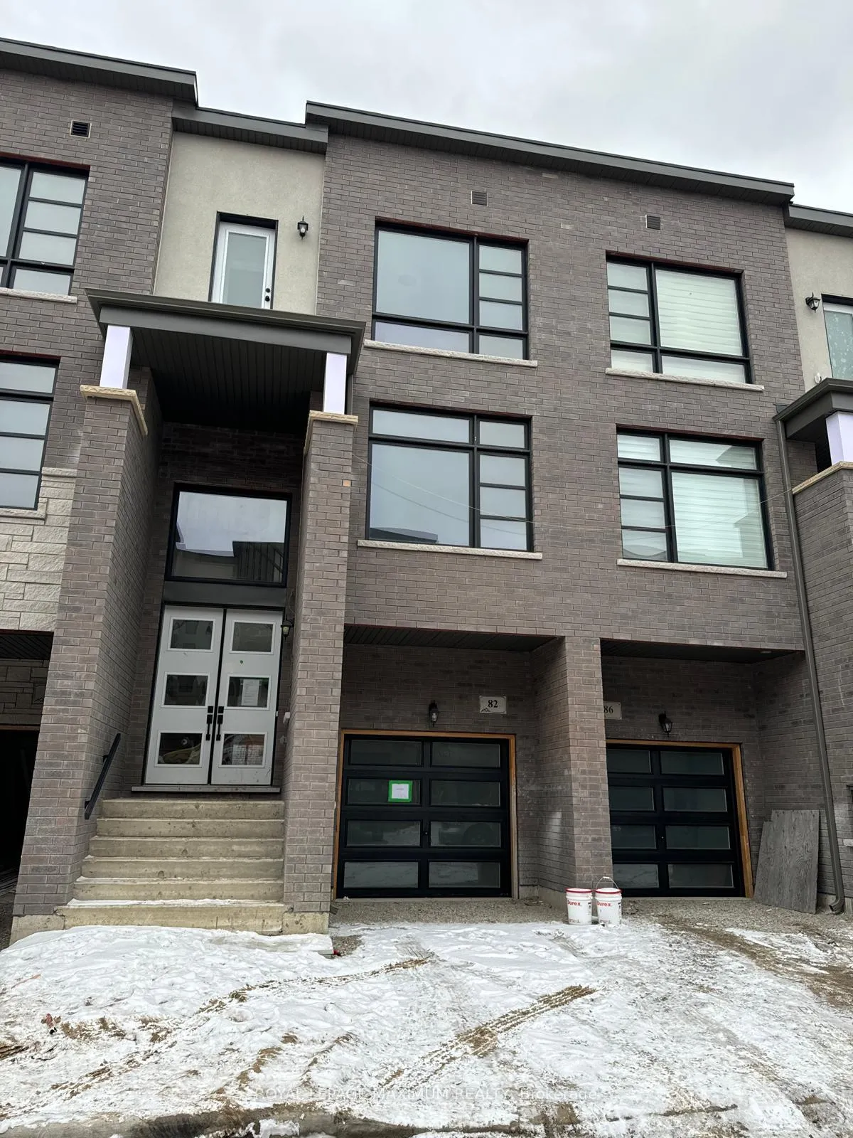 Photo 2 of 82 Paradox Street, Vaughan, Kleinburg — HOMEH