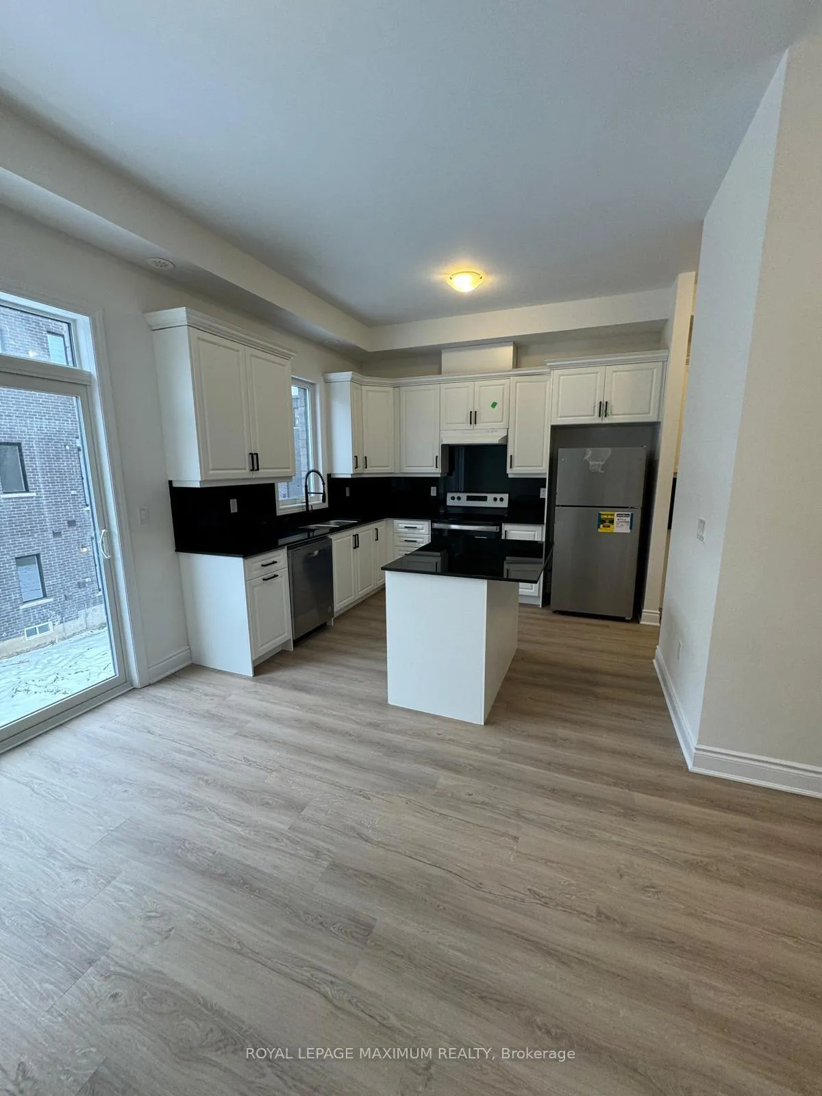 Photo 7 of 82 Paradox Street, Vaughan, Kleinburg — HOMEH